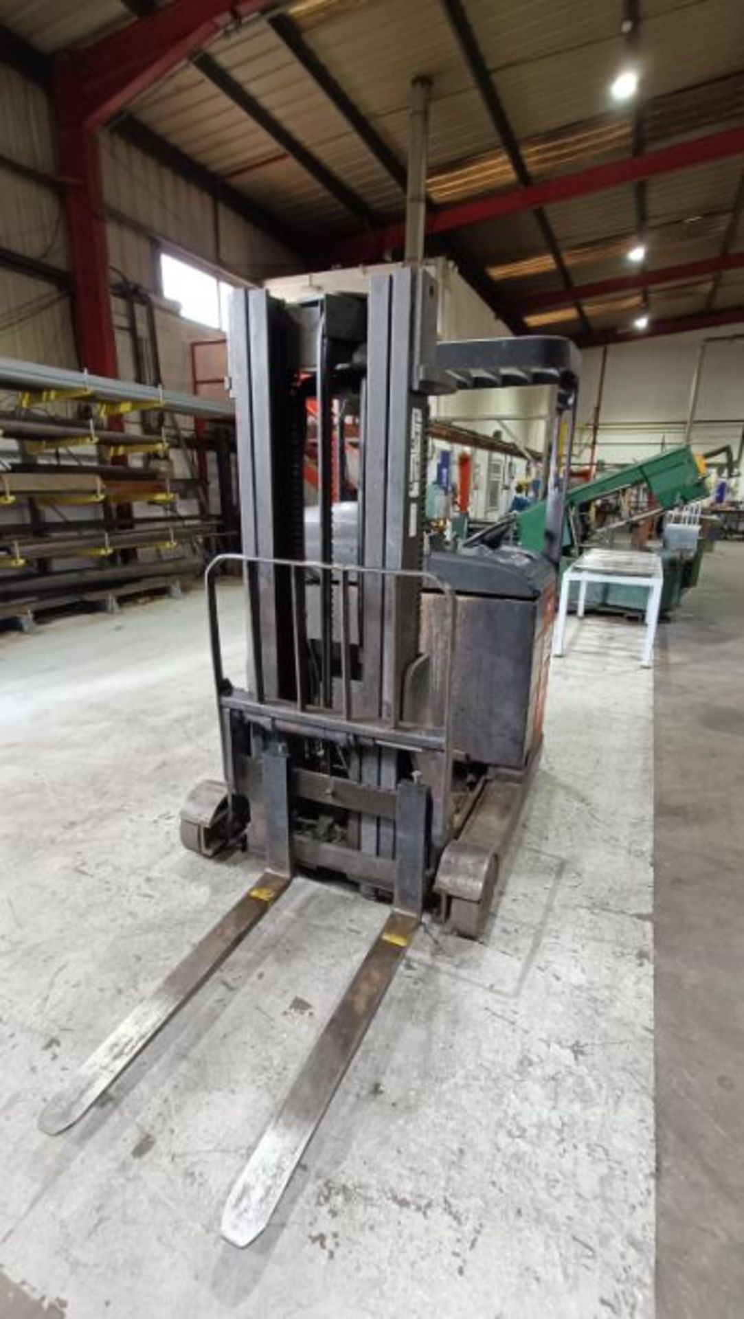 Lansing R14 electric reach truck (1994) with charger - Image 3 of 12