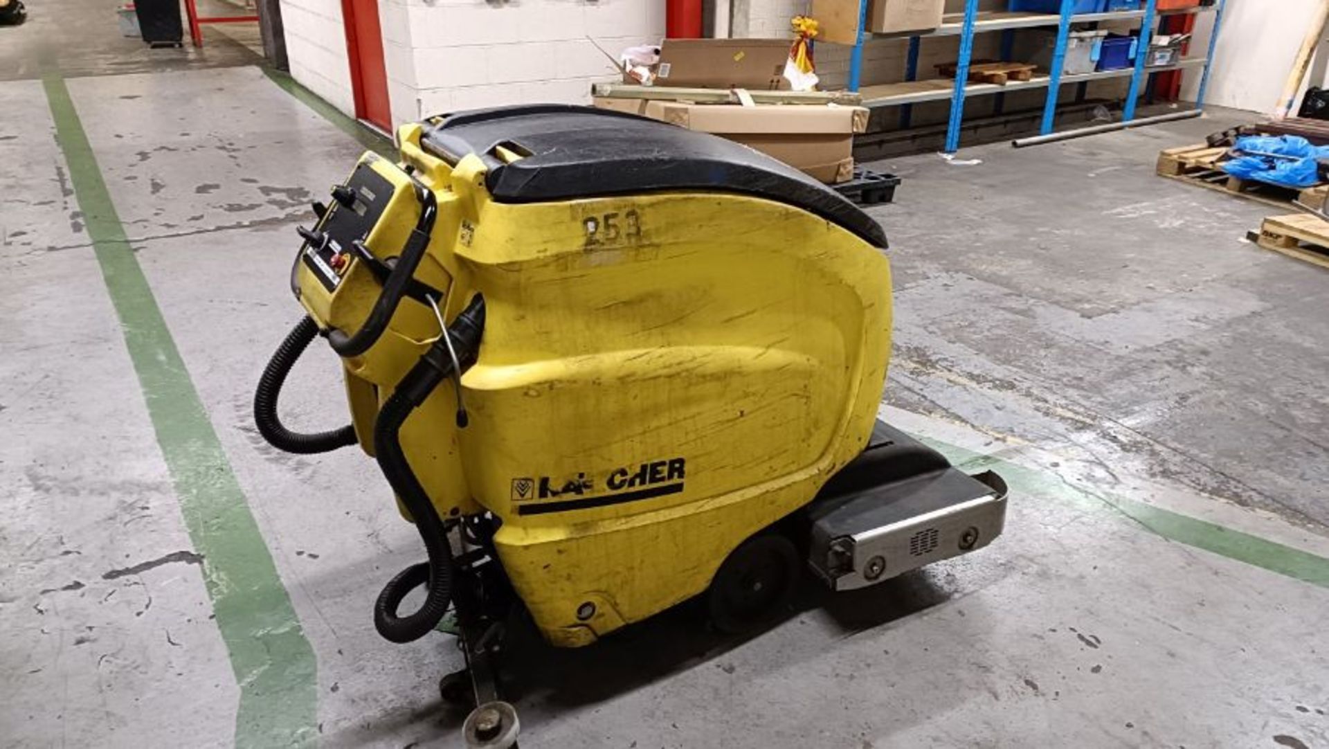 Karcher 750 DR pedestrian floor scrubber dryer with charger - Image 2 of 4