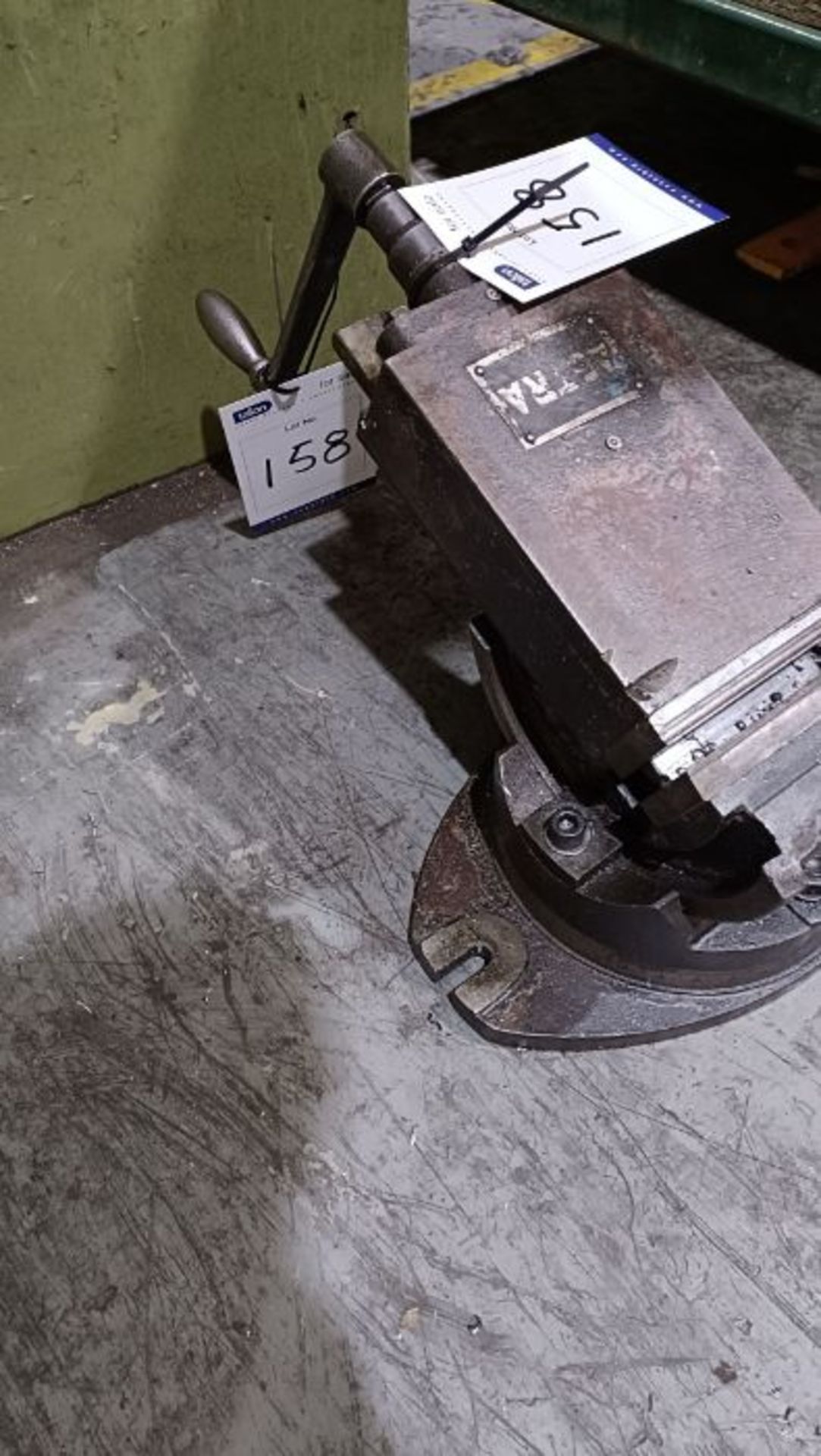 Tilting & rotating machine vice (handle) 6" wide jaw - Image 2 of 3