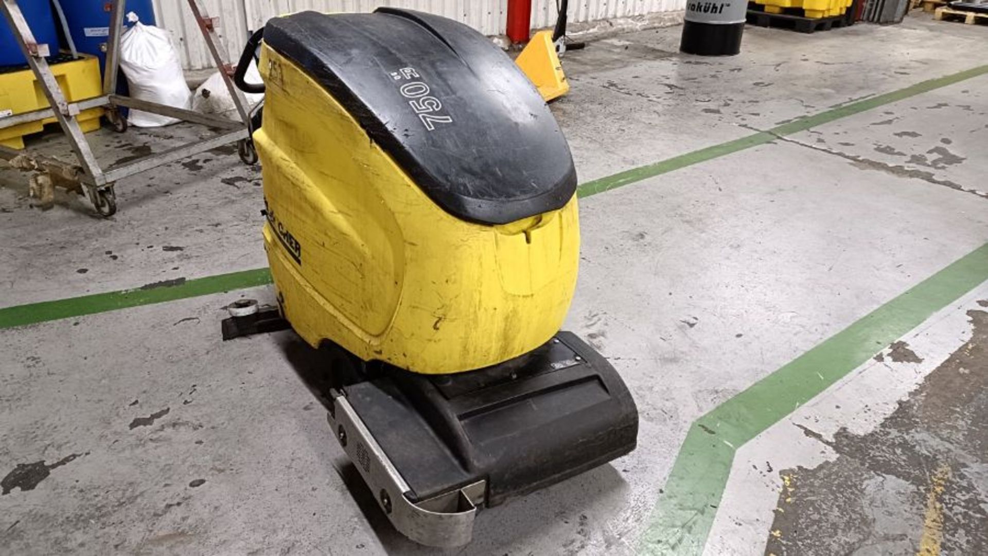 Karcher 750 DR pedestrian floor scrubber dryer with charger - Image 3 of 4