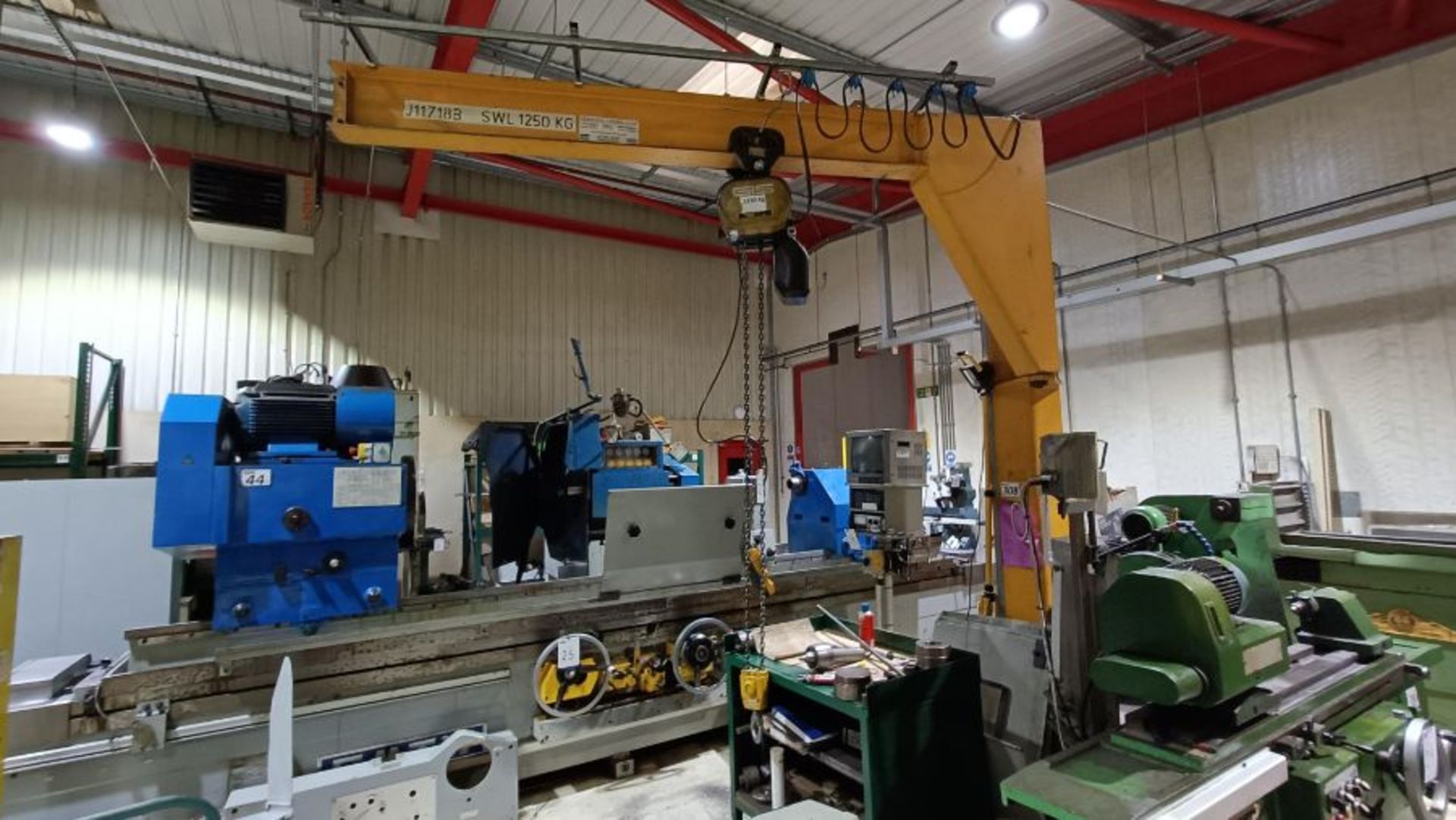 Unnamed floor standing swivel jib crane (Grinding Shop)