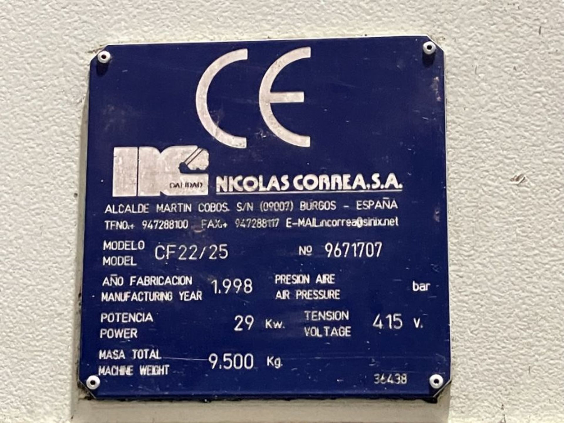 Nicholas Correa model CF22/25 CNC bed mill (3 axis plus 2 manual) (1998) - Image 8 of 11