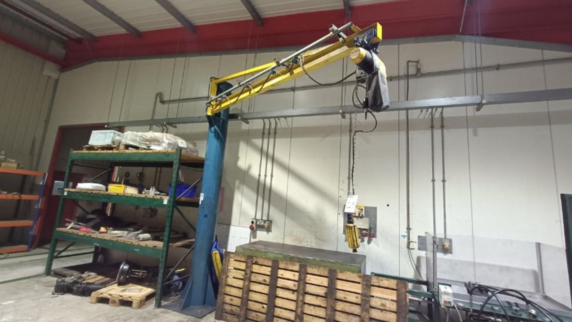 Unnamed floor standing swivel jib crane (Test Shop) - Image 5 of 6