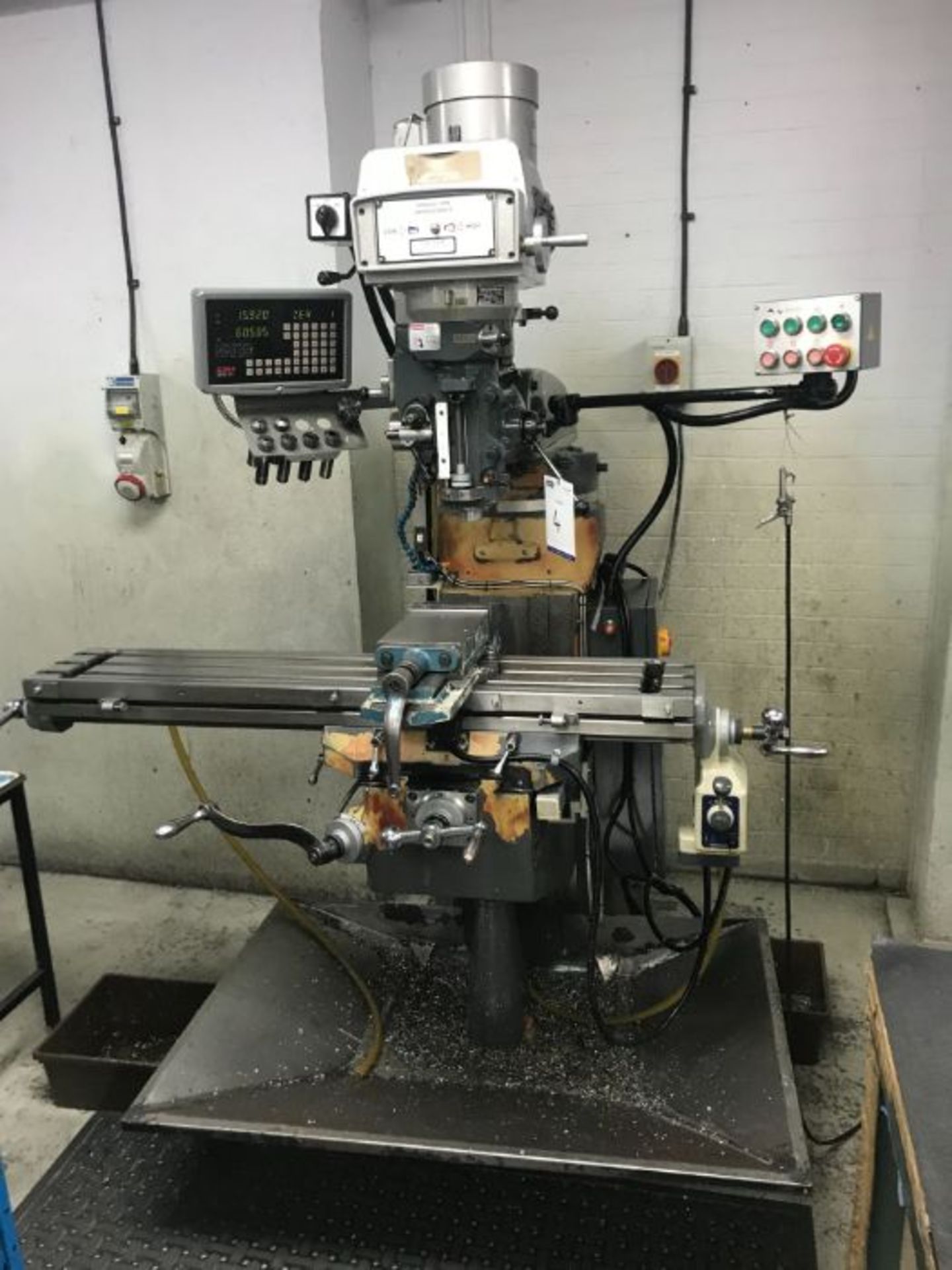 Tryax TOM-2VSG milling machine