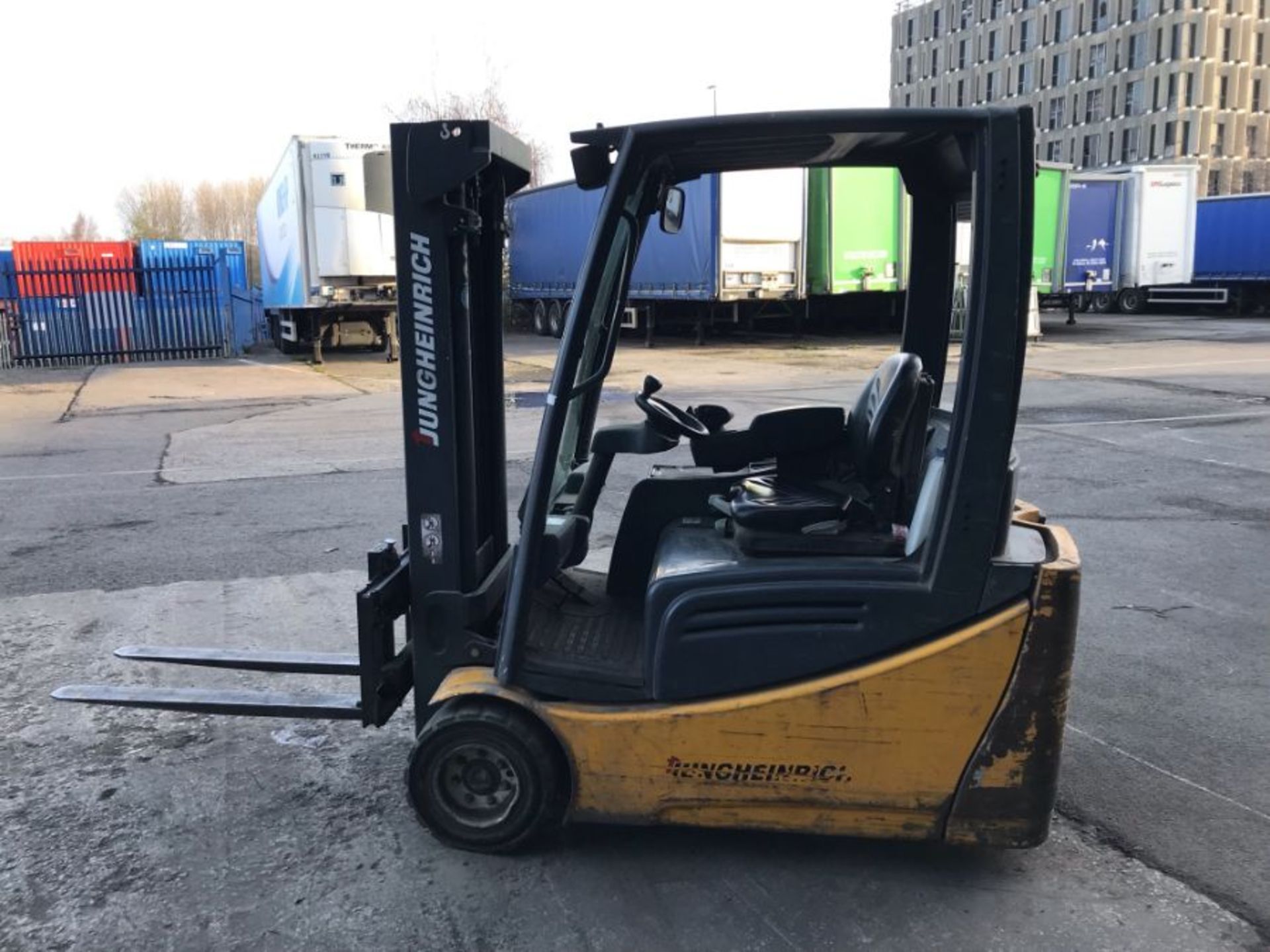 Jungheinrich EFG220 1900kg battery driven forklift truck (2011) - Image 2 of 11