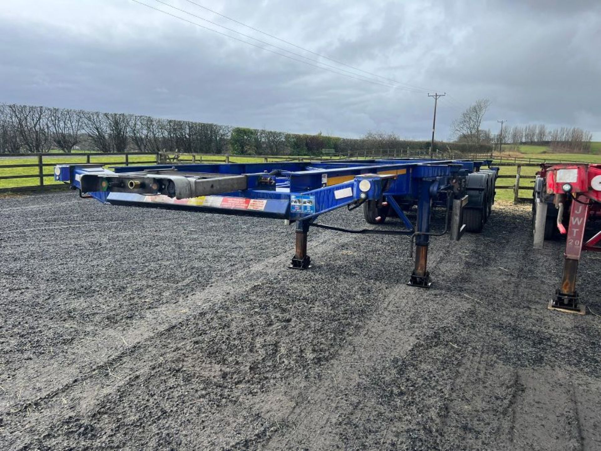 Dennison Tri-Axle Sliding Skeletal Trailer (2016) (C429476) - Image 5 of 9