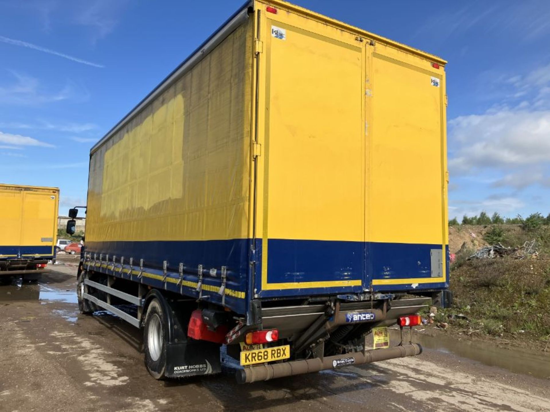 DAF LF 230 18t curtainsider (KR68 RBX) - Image 6 of 20