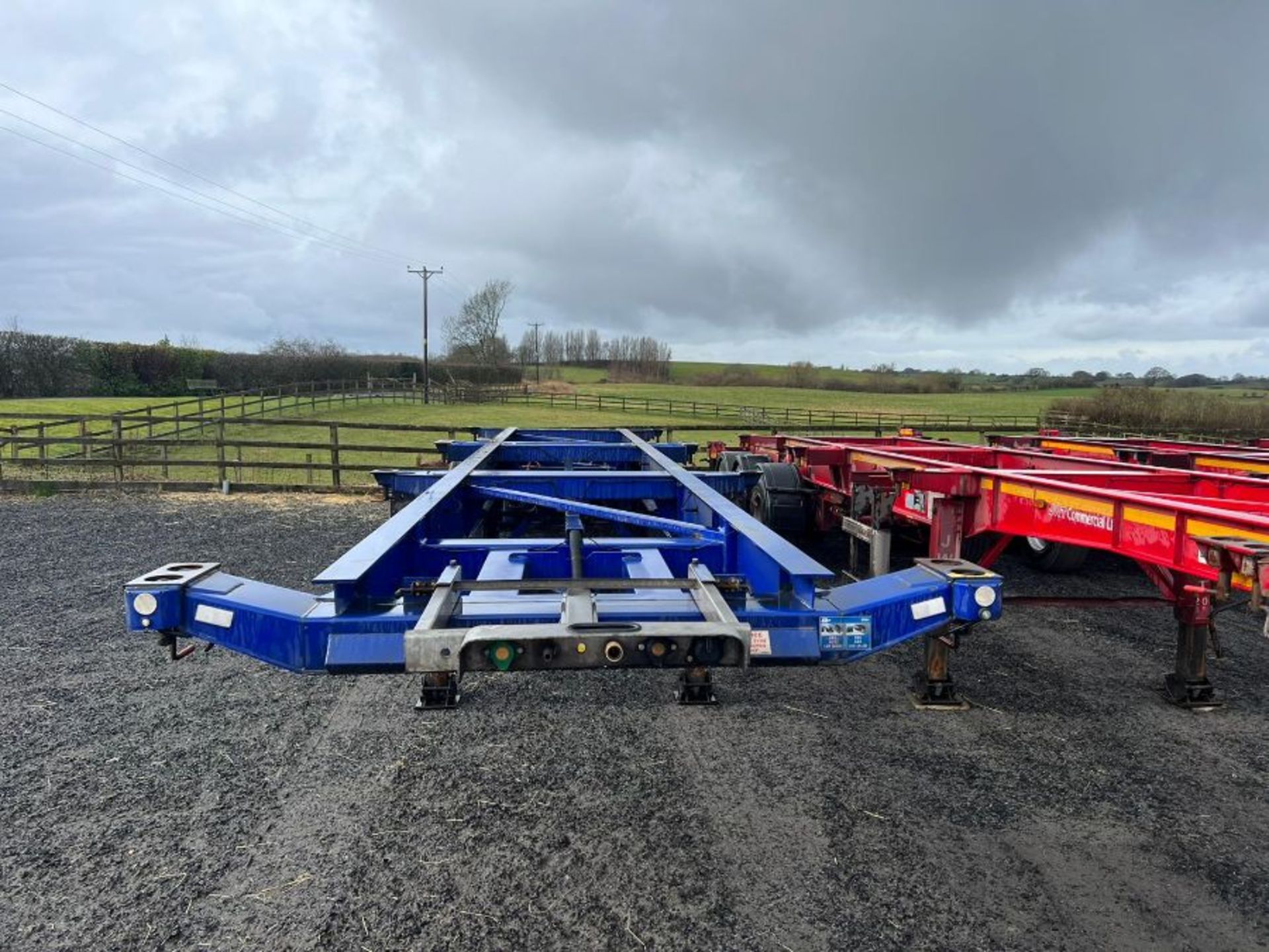 Dennison Tri-Axle Sliding Skeletal Trailer (2016) (C429476) - Image 6 of 9