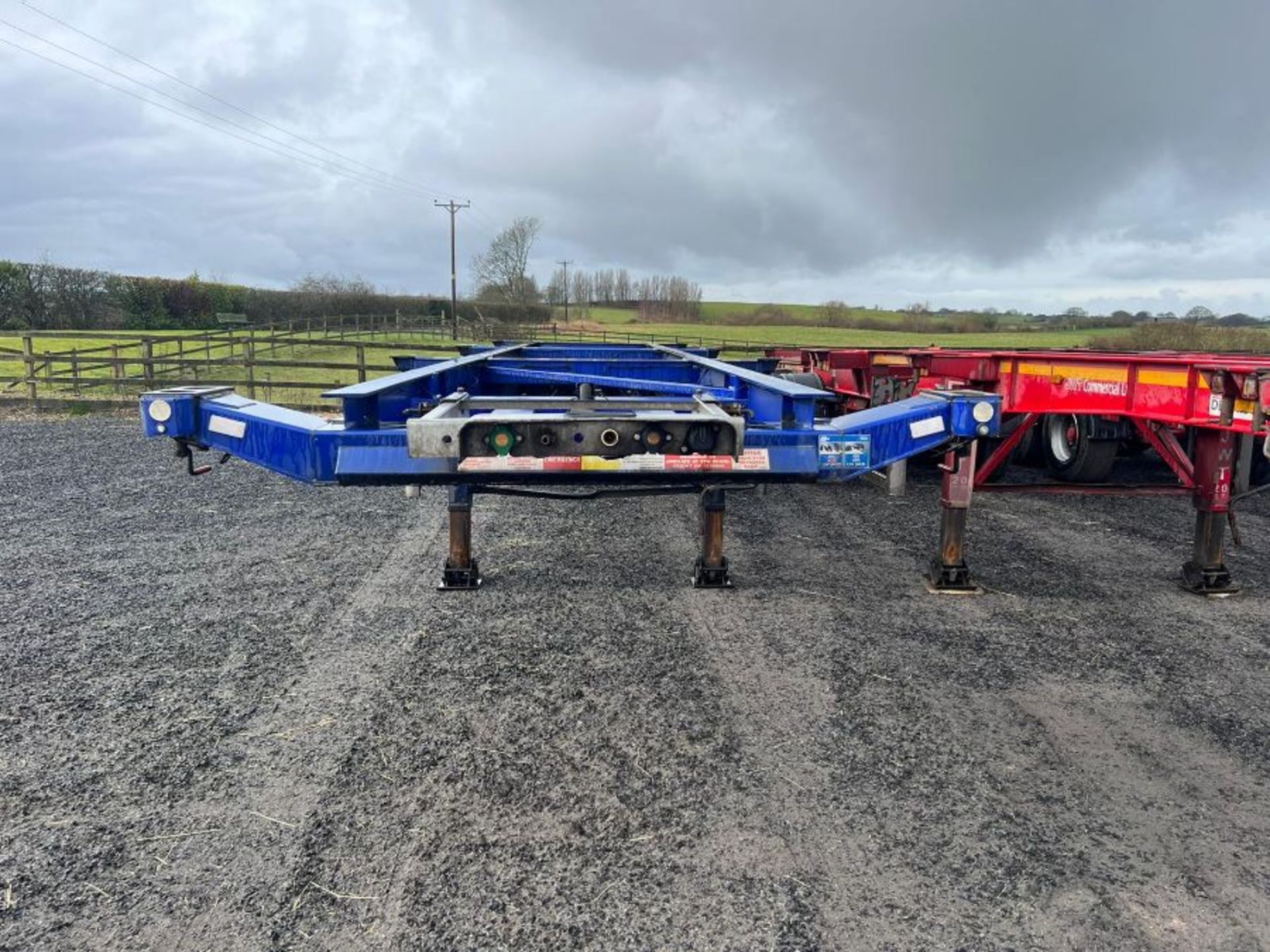 Dennison Tri-Axle Sliding Skeletal Trailer (2016) (C429476) - Image 7 of 9