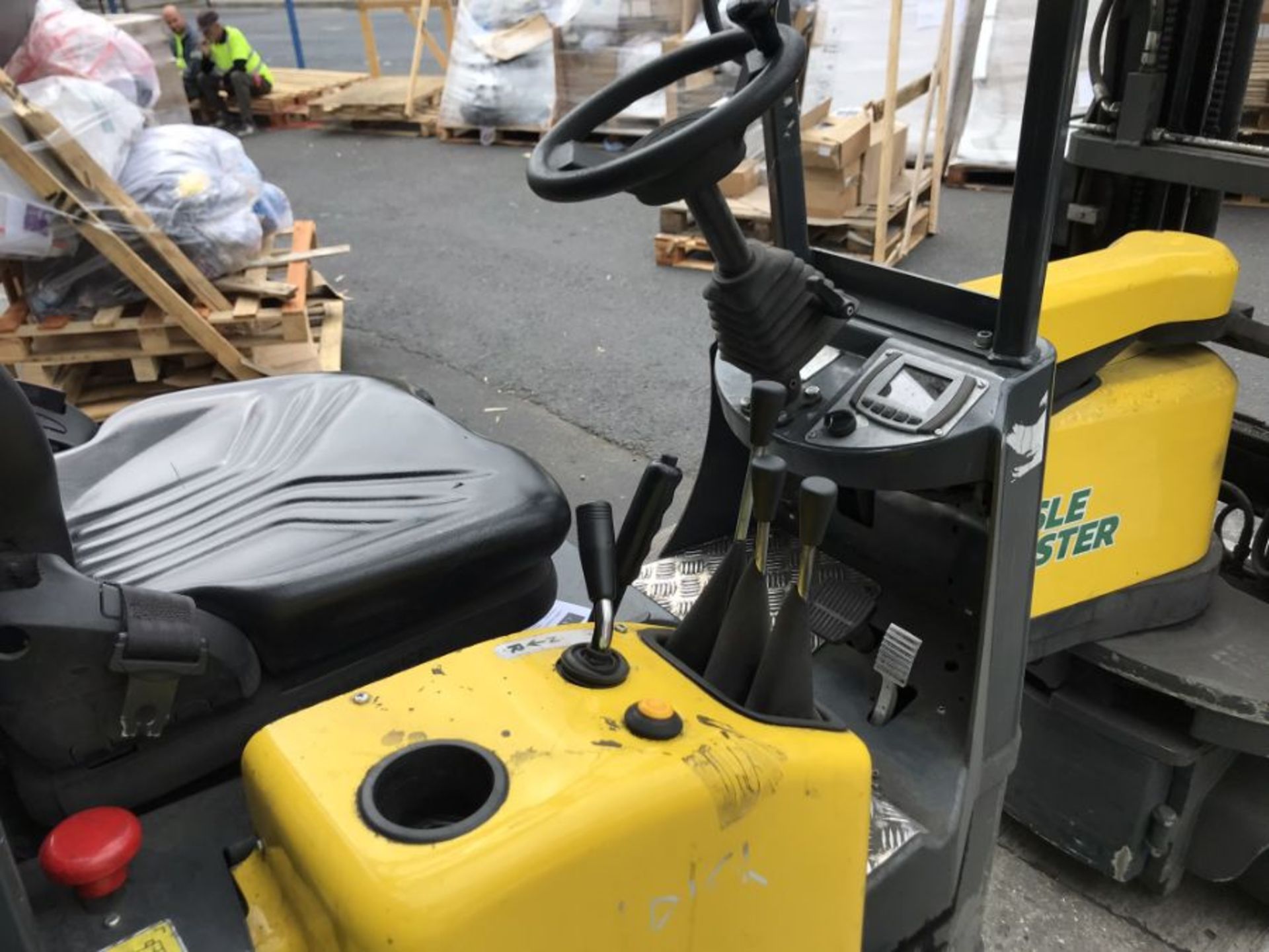 Aisle-Master 15 SE 1,500kg electric articulated fork lift truck (2018) - Image 5 of 8