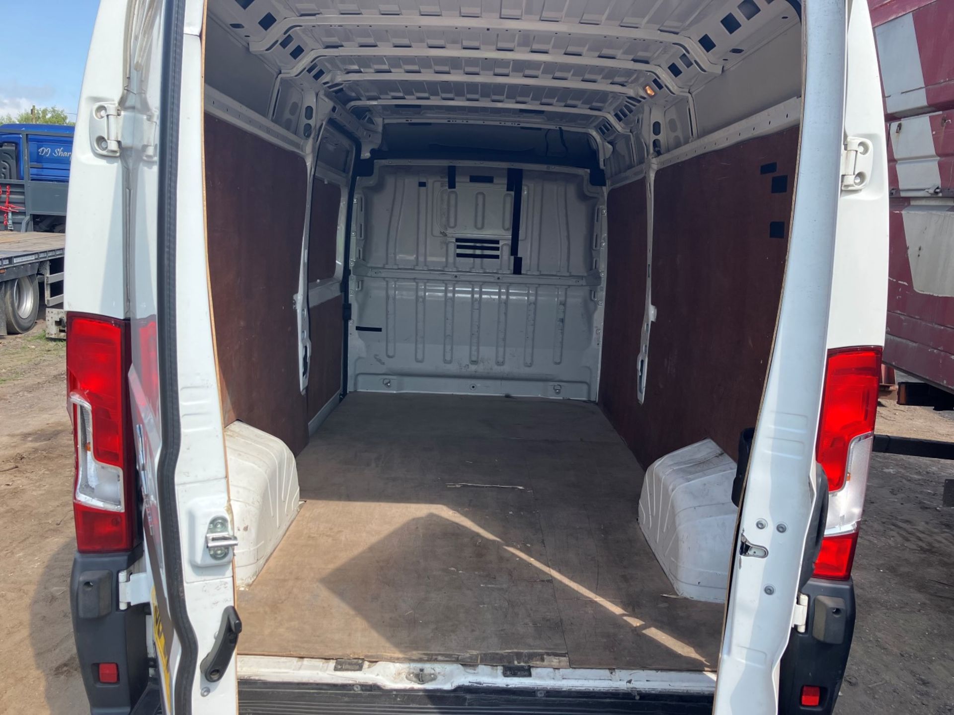 2018 Peugeot Boxer 335 L3 Diesel 2.0 BlueHDi H2 Professional Van - Image 13 of 19