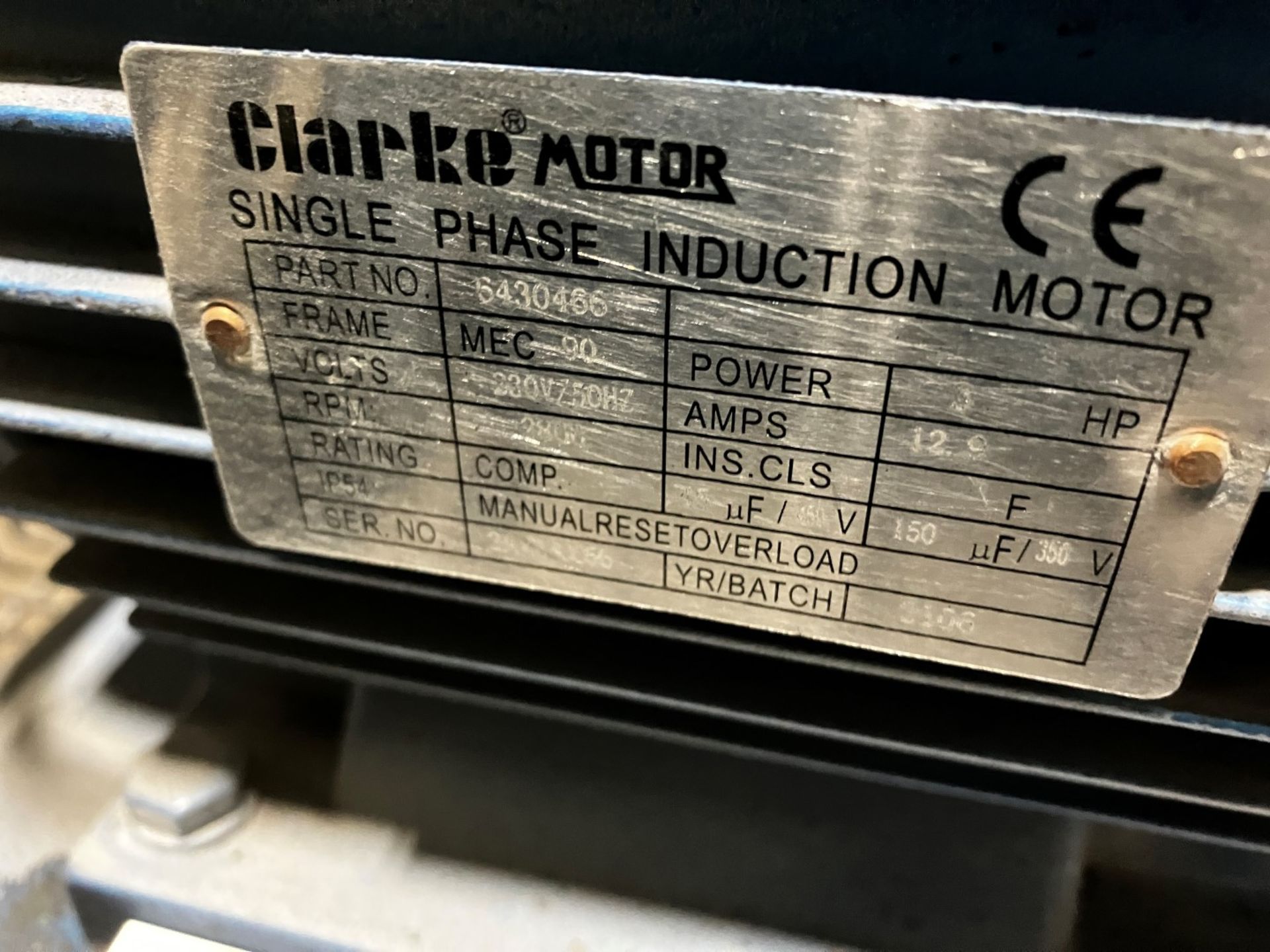 Clarke XE29/270 receiver mounted air compressor (2021) - Image 3 of 4