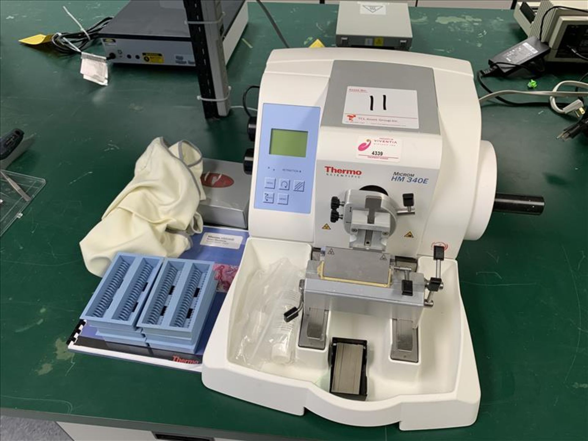 Thermo Scientific Microtome, CLS-DT315X Disposable Microtome Knife, mod. HM 340 E S/N S14110877