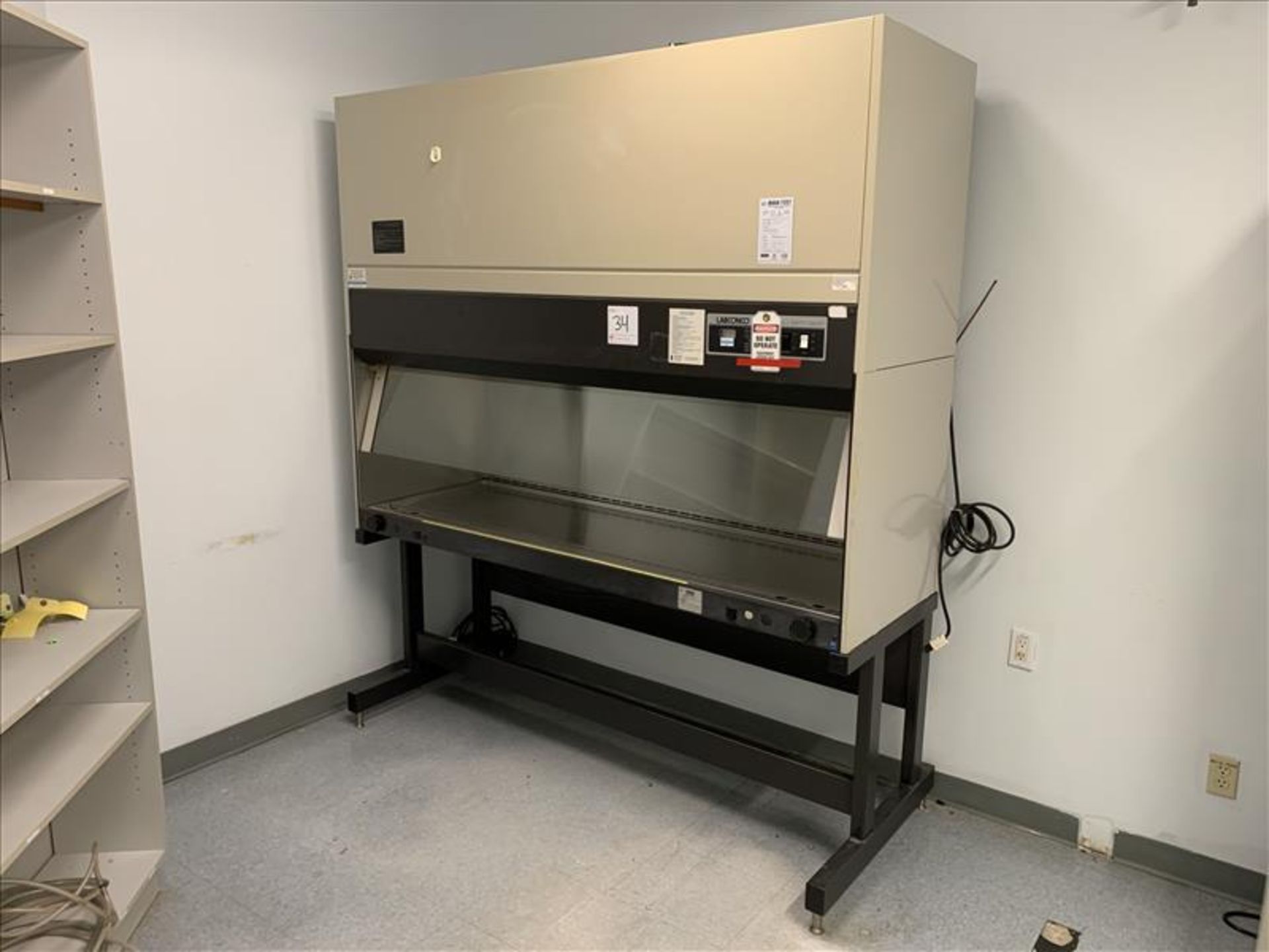 Labconco 6 Ft. Biosafety Cabinet mod. 36213-04 S/N 247011