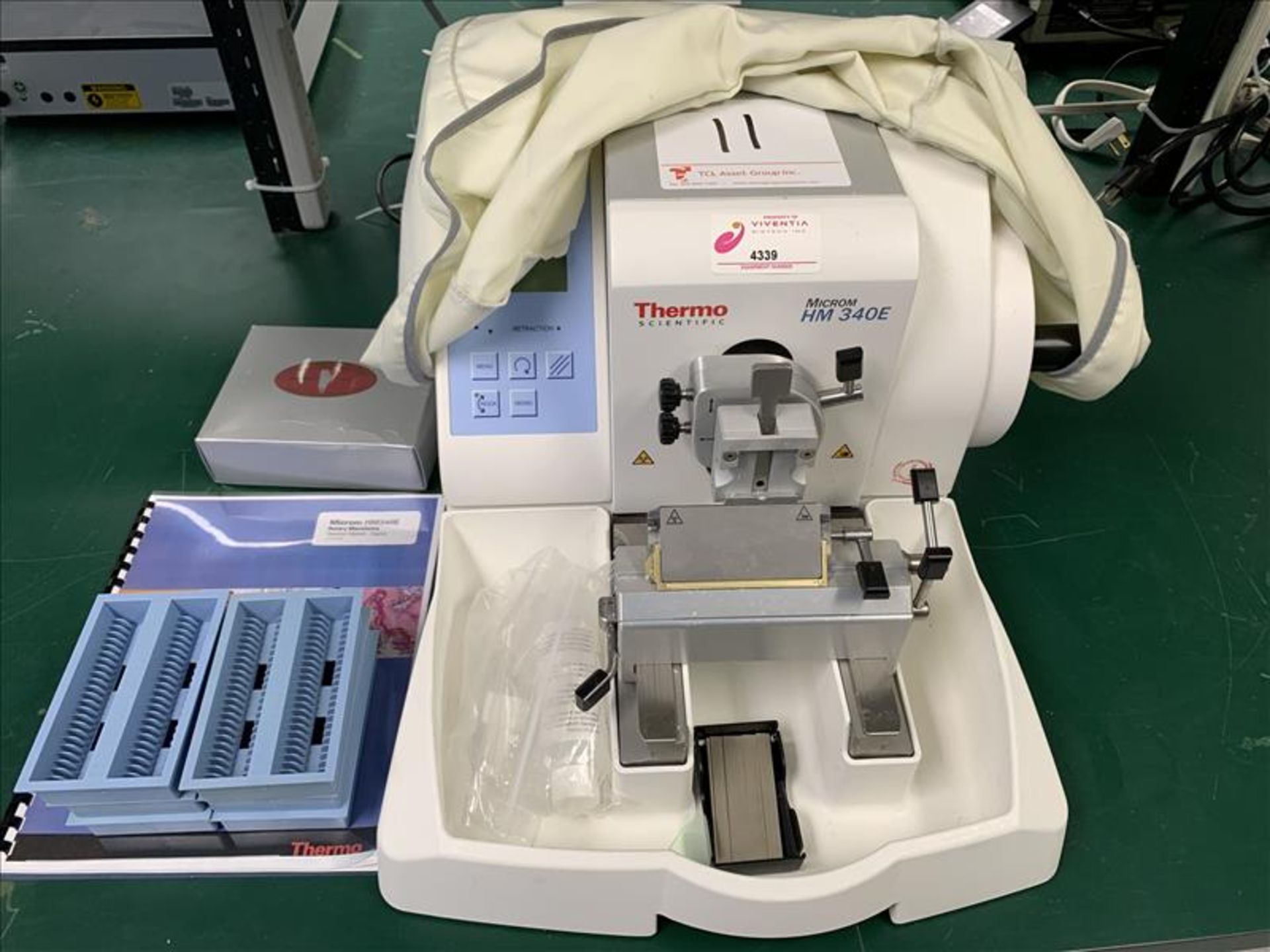 Thermo Scientific Microtome, CLS-DT315X Disposable Microtome Knife, mod. HM 340 E S/N S14110877 - Image 2 of 3