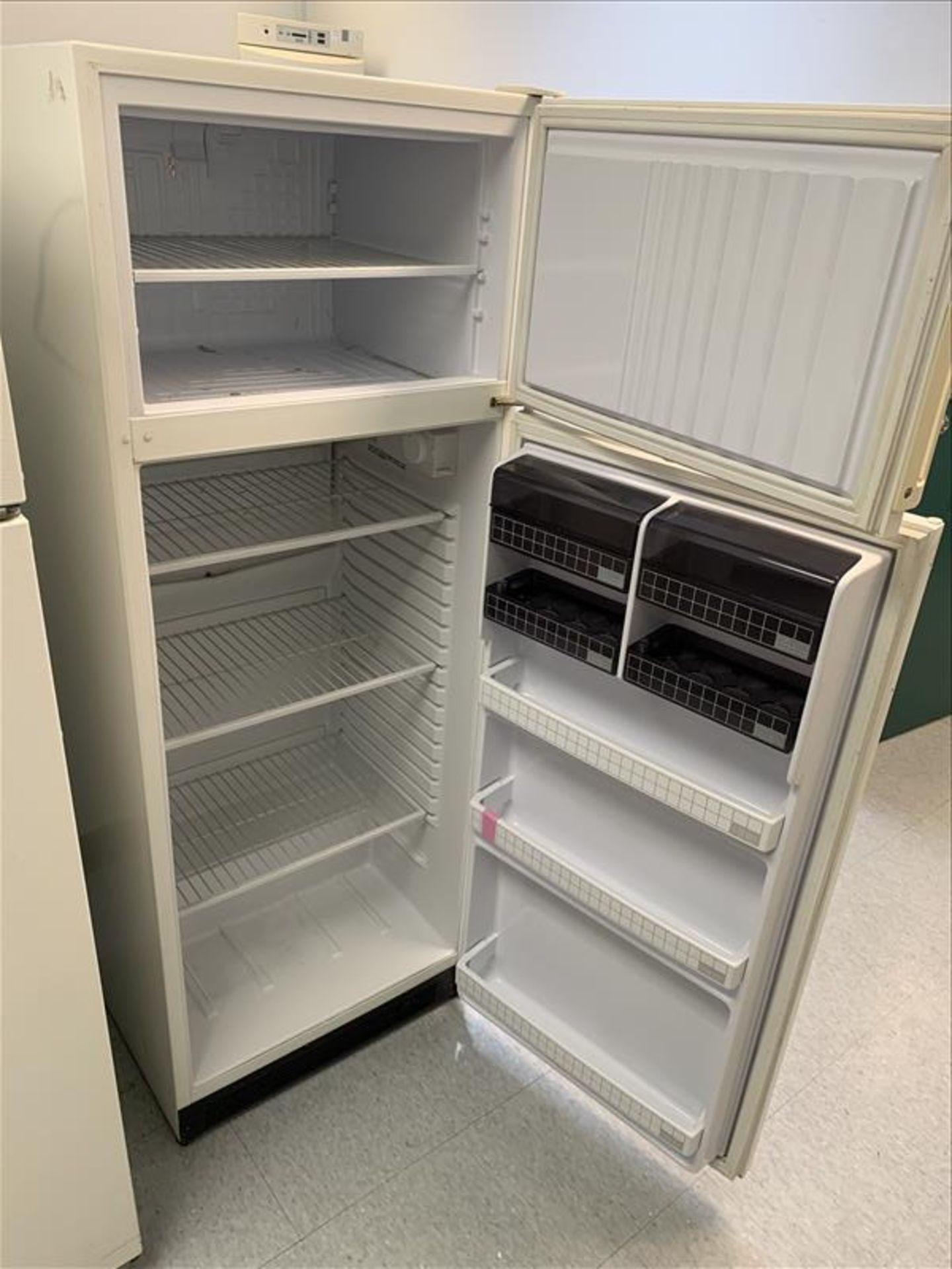 Danby Laboratory Refrigerator/ Freezer mod. D 740 W - Image 2 of 2