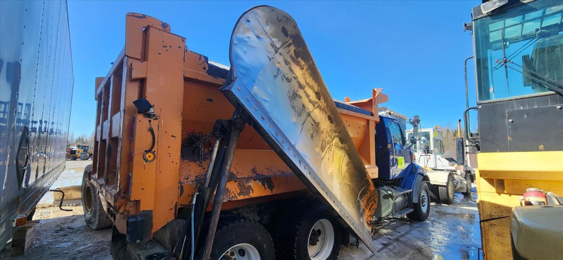 Sterling salt truck, CAT eng., T/A, dual-rears, approx. 57943 km c/w side plow & Beau-Roc salt - Image 12 of 16