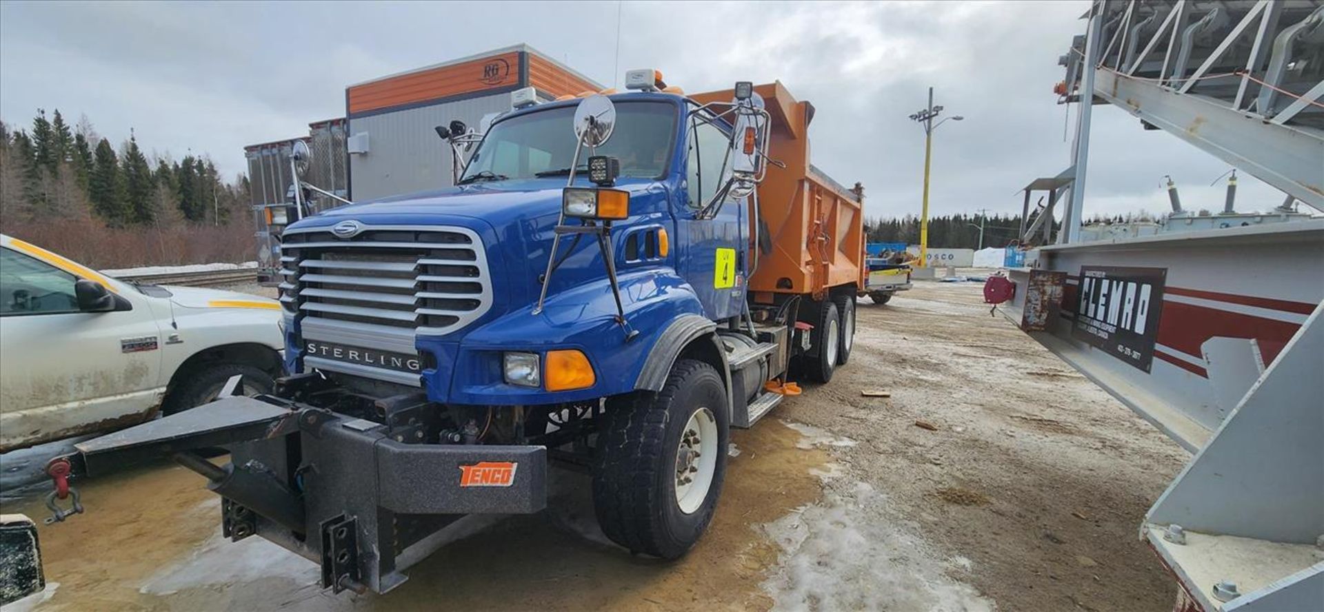 Sterling salt truck, CAT eng., T/A, dual-rears, approx. 57943 km c/w side plow & Beau-Roc salt