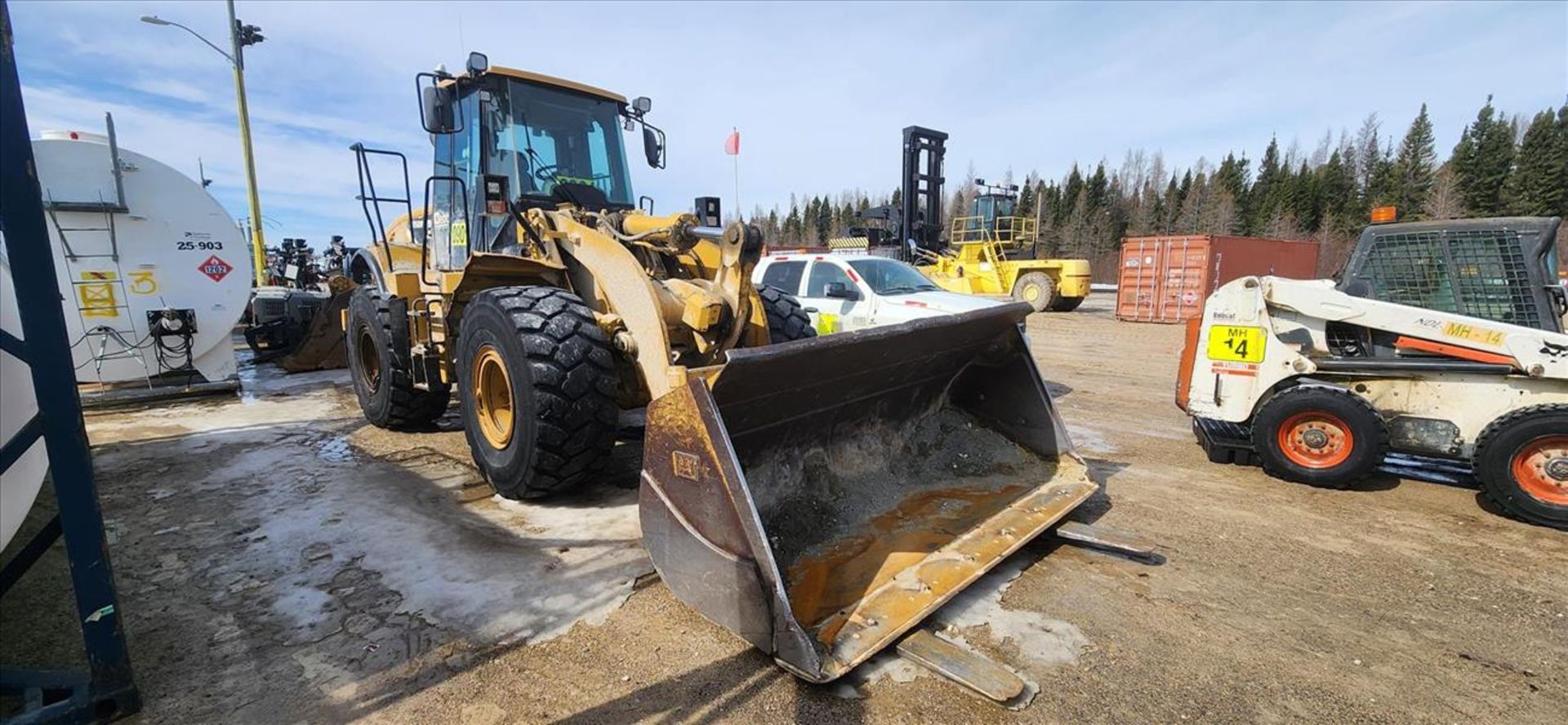 Caterpillar wheel loader, mod. 950H, ser. no. CAT0950HTK5K02784, approx. <17300 hrs. w/ bucket and