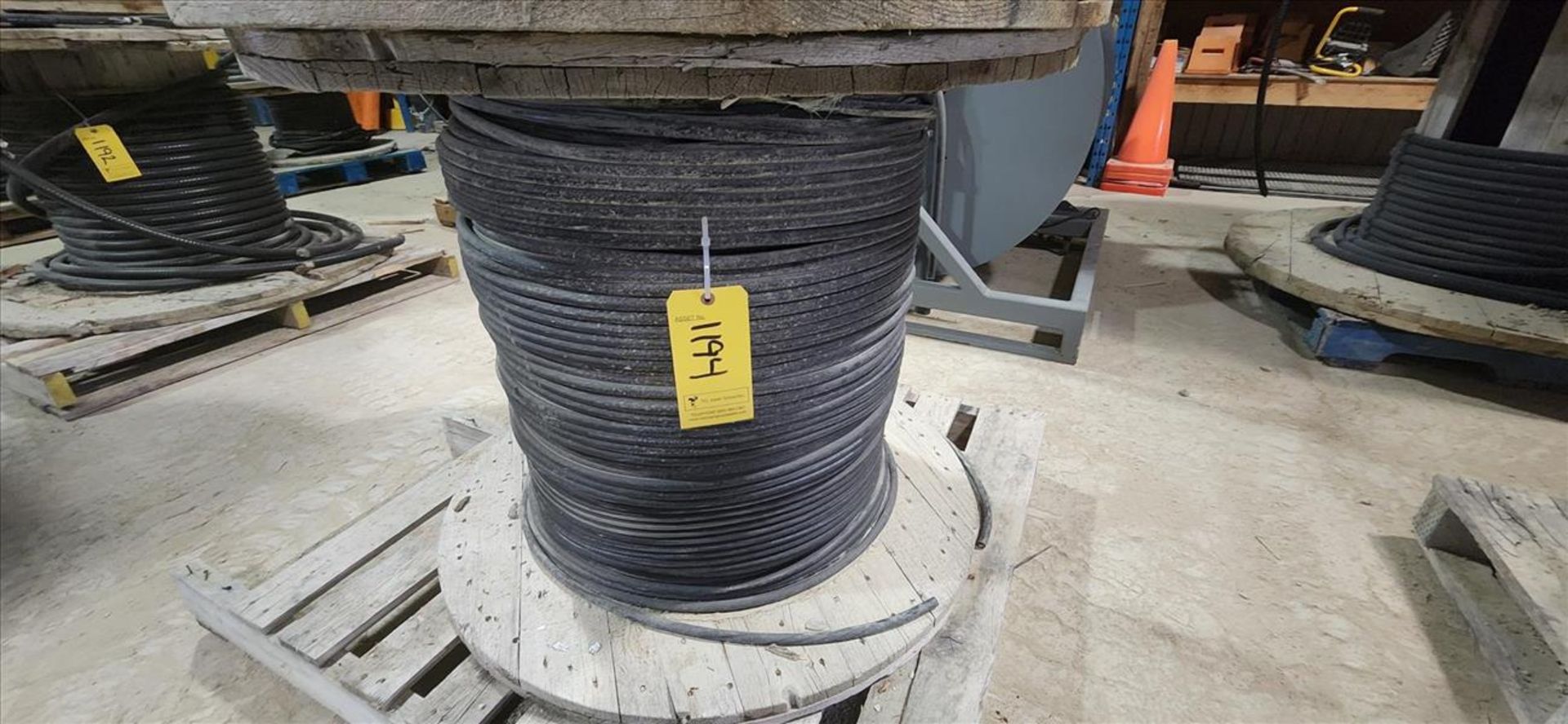 partial reel of electrical cable: SOUTH WIRE ROYAL CORD 3/C 14AWG (2.08MM2) SOOW E46194 L UL 600V