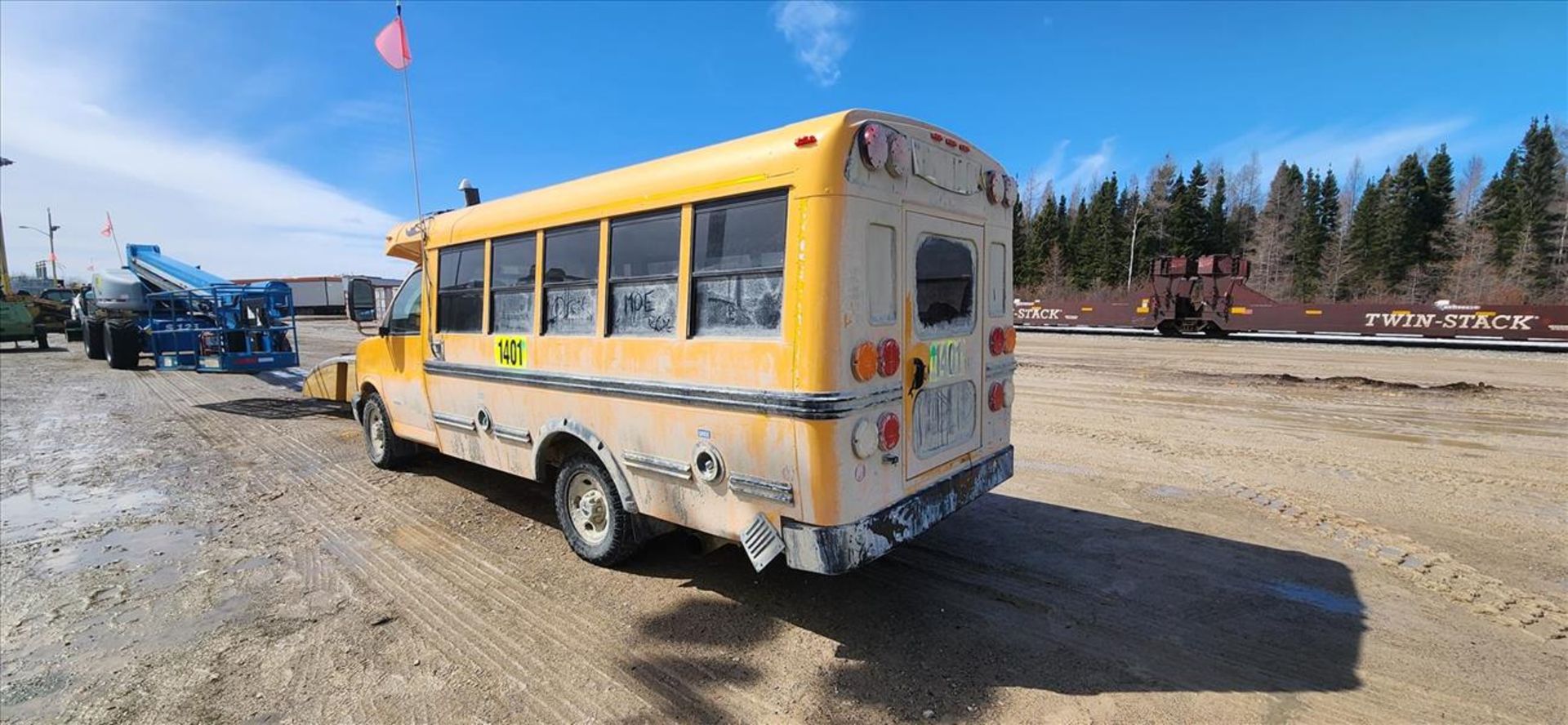 GMC/Bluebird Microbird school bus, VIN 1GD0728L0E1178230, Duramax diesel eng. (requires repair) ( - Image 2 of 8