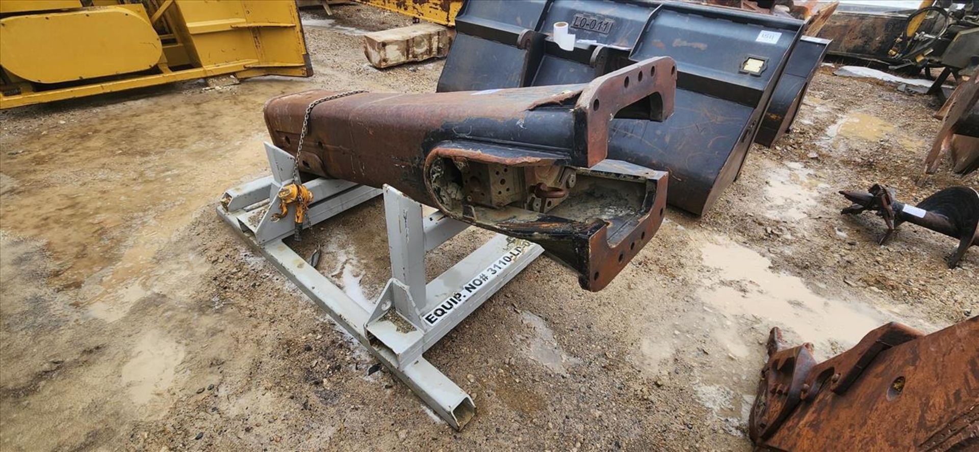 hydraulic hammer attachment c/w stand (Asset Location: Hallnor Yard) {Day 1} [TAG 1515] - Image 2 of 2