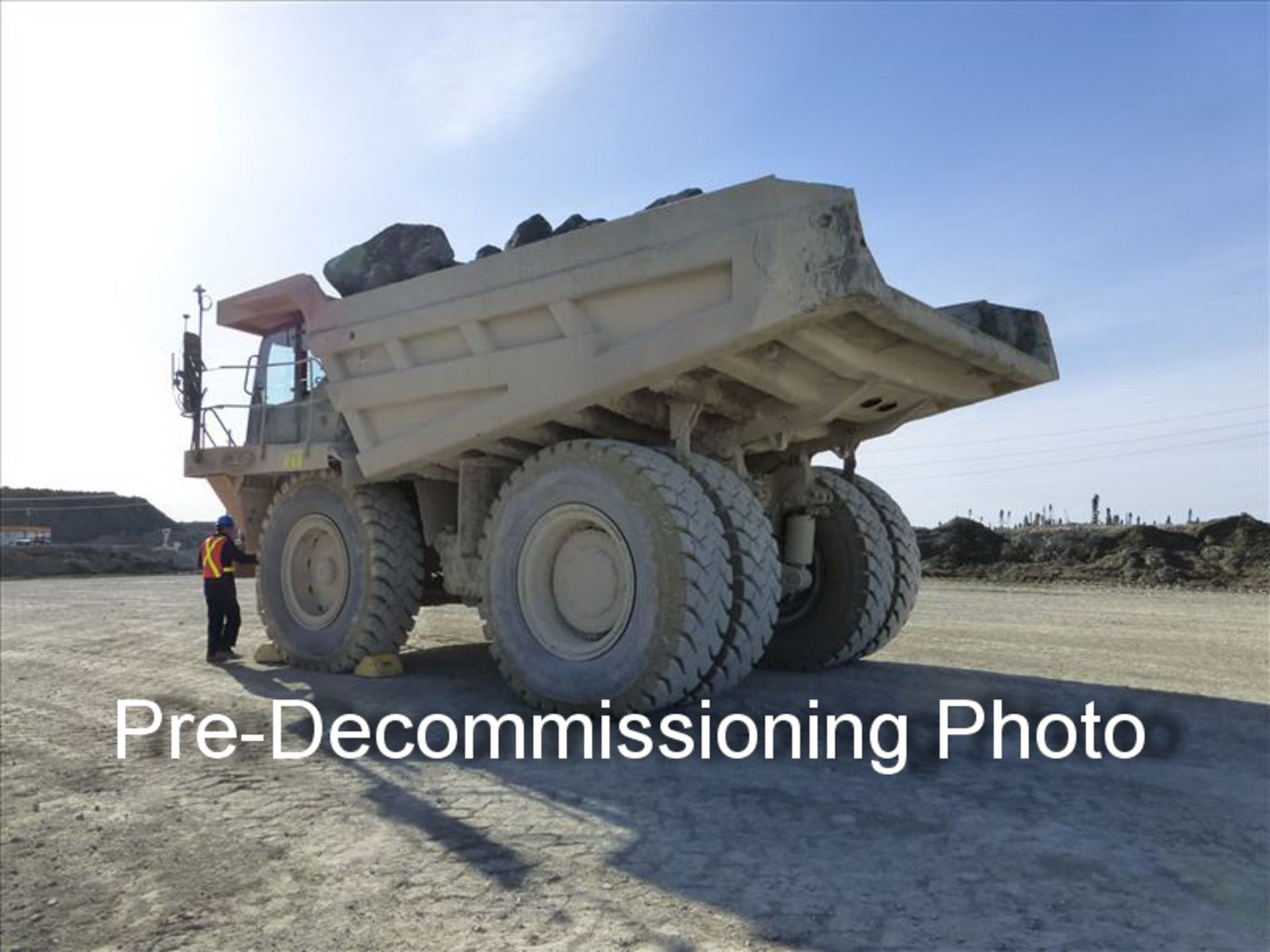 Caterpillar haul truck, mod. 777F, ser. no. CAT0777FLJRP01429, approx. 39249 hrs. w/ dump box (Asset - Image 2 of 11