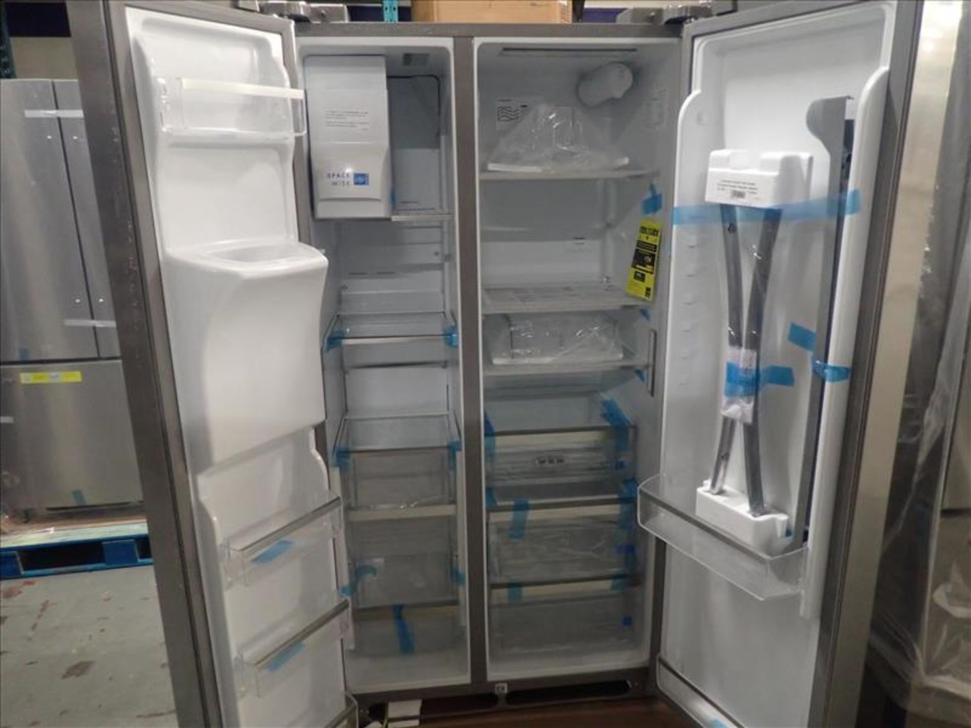 Electrolux french door refrigerator, mod. GRSC2352AF1, ice maker, stainless steel finish, 36 in. W x - Image 3 of 5