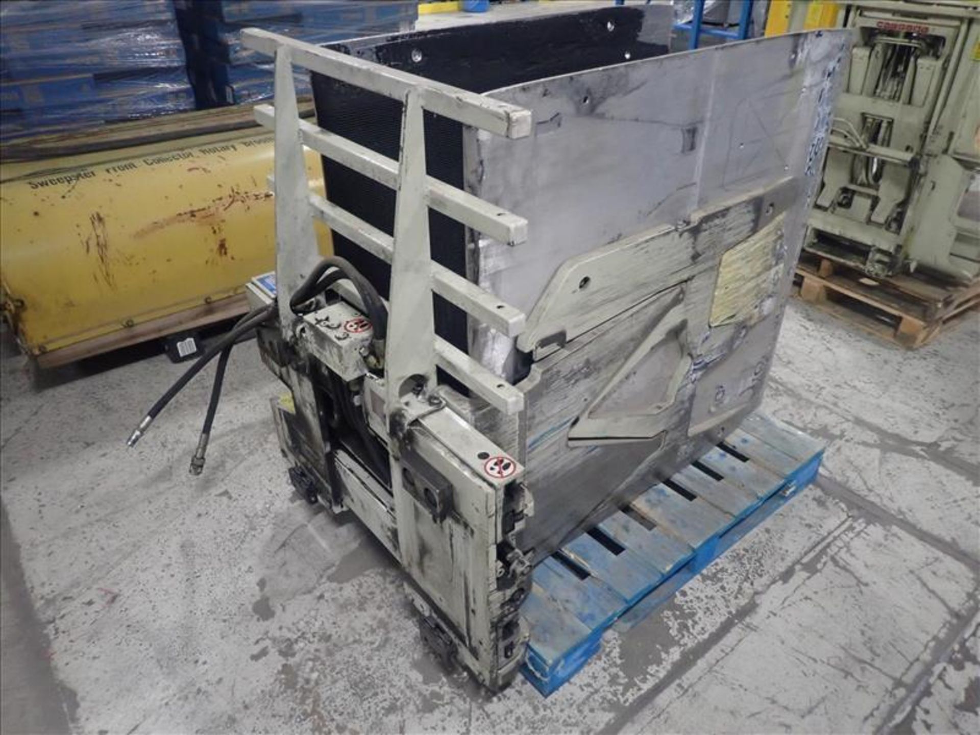 Cascade carton clamp lift truck attachment, mod. 25D-CCS-35Q0, 2500 lbs cap. - Image 2 of 4
