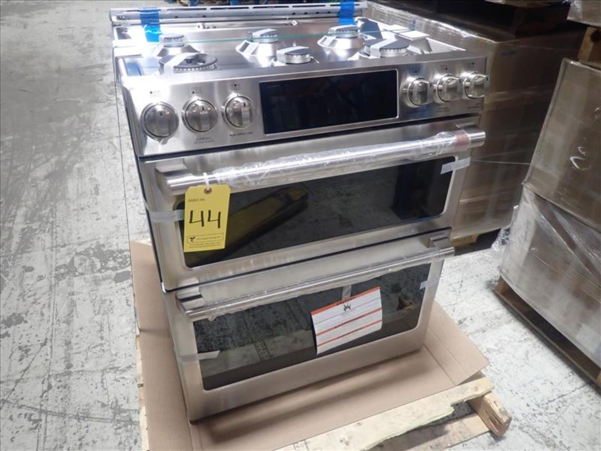 GE Cafe double-oven 6-burner range, mod. CCGS750P2MS1, stainless steel finish, 30 in. W, LNG/LPG,