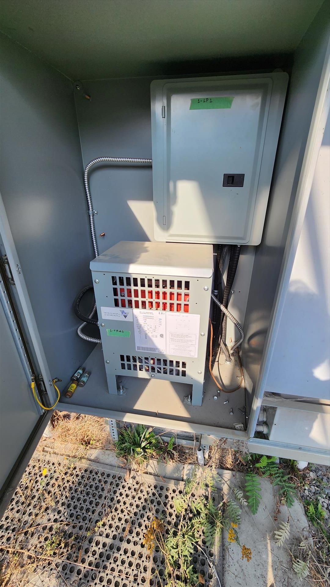 Distribution Substations (25 KVA High voltage cabinet with 1 MW transformer steeped down to lower - Image 6 of 25