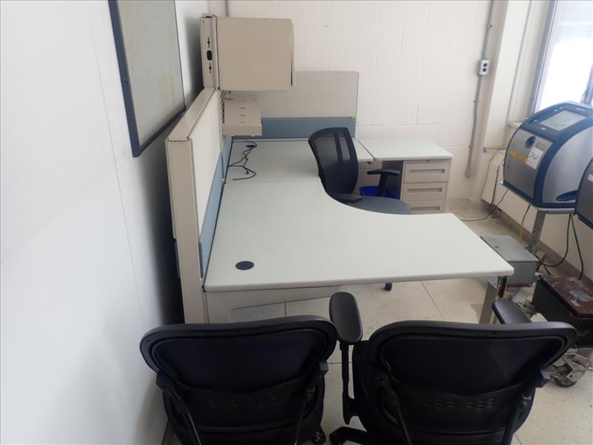 content of office: (9) cubicles w/ chairs (furnishings only) - Image 5 of 8