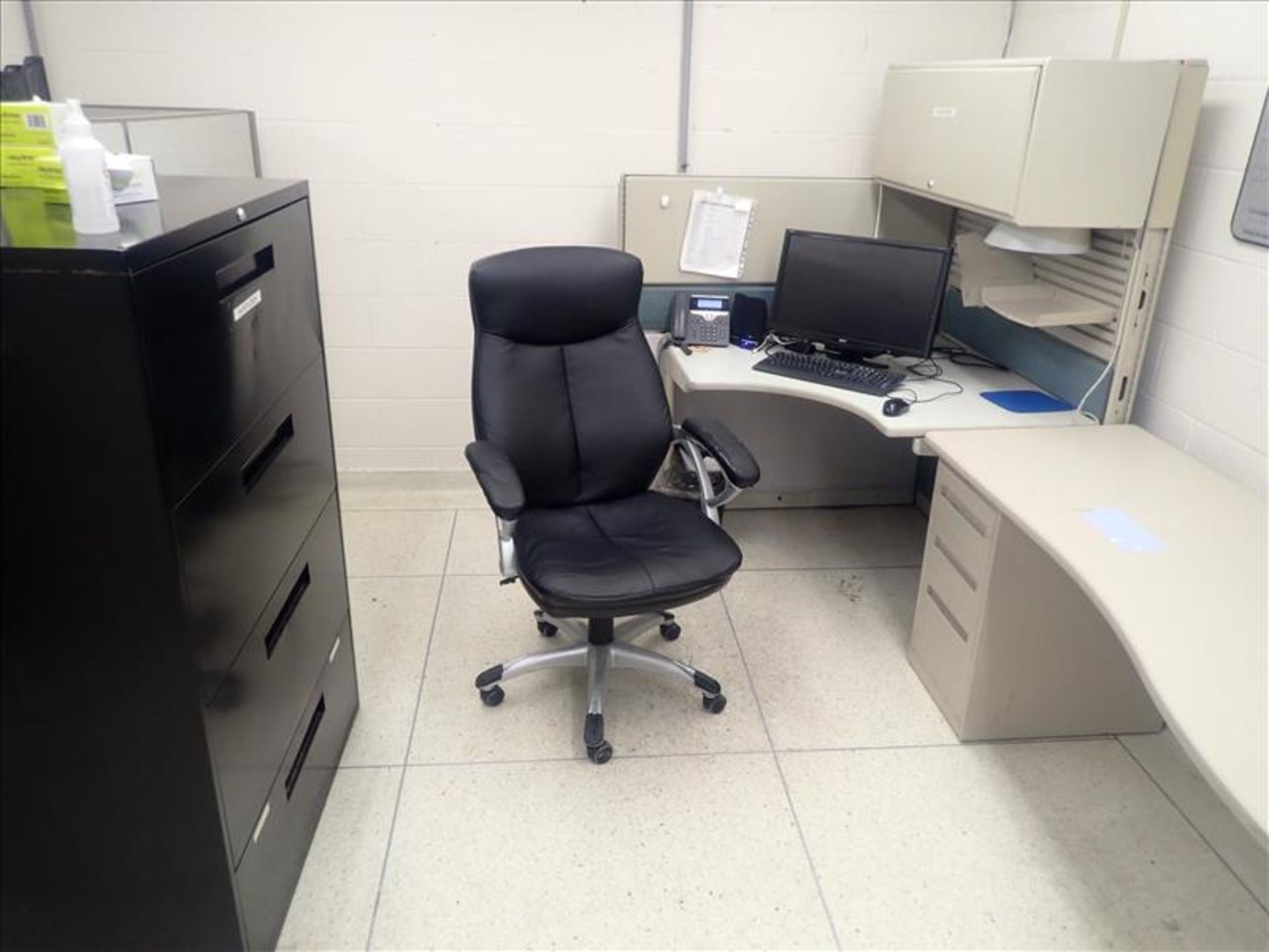 content of office: (9) cubicles w/ chairs (furnishings only) - Image 4 of 8