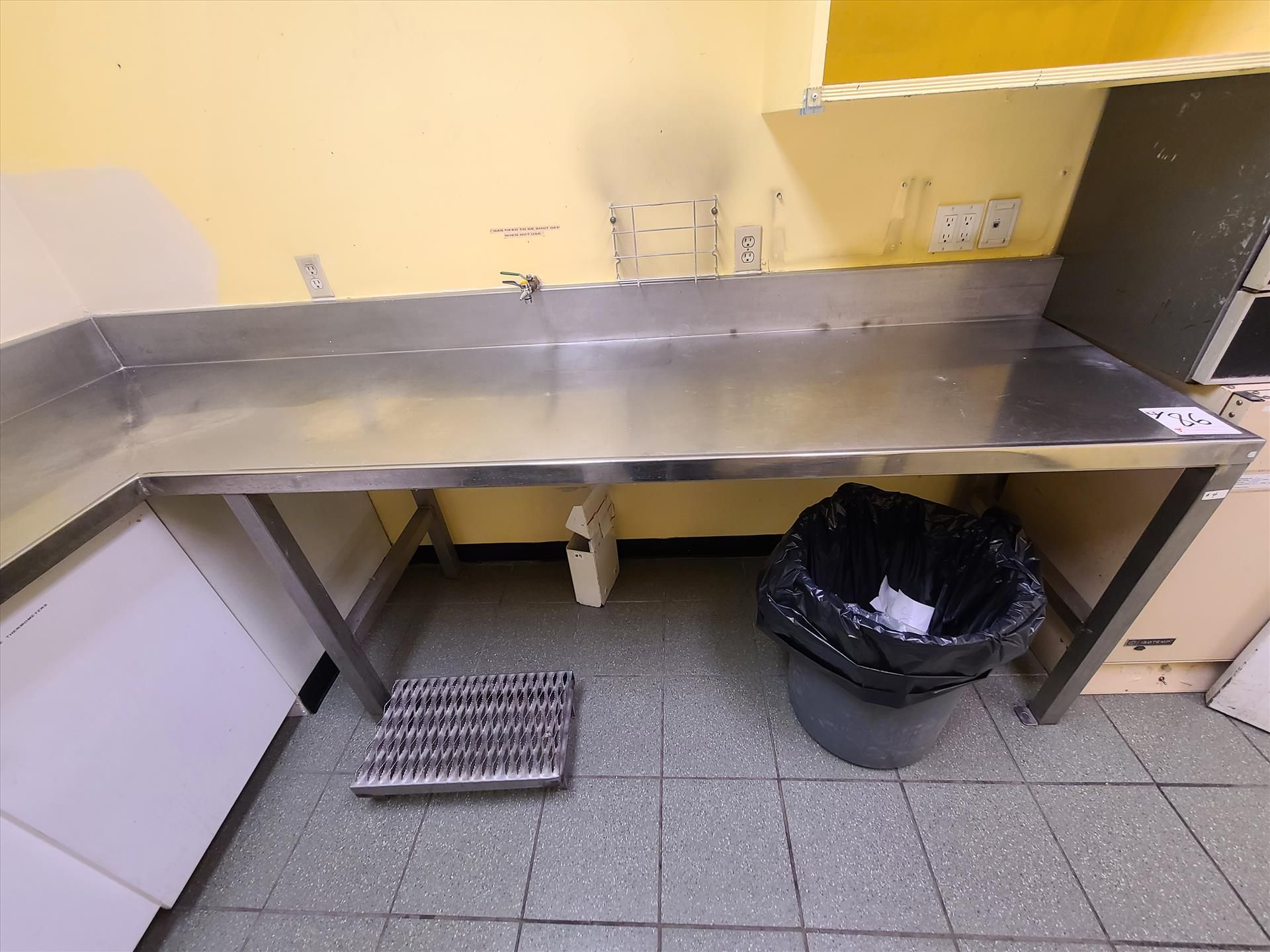 counter, stainless steel, approx. 28 in. x 22 ft. w/ sink [Loc. Lab] - Image 3 of 4