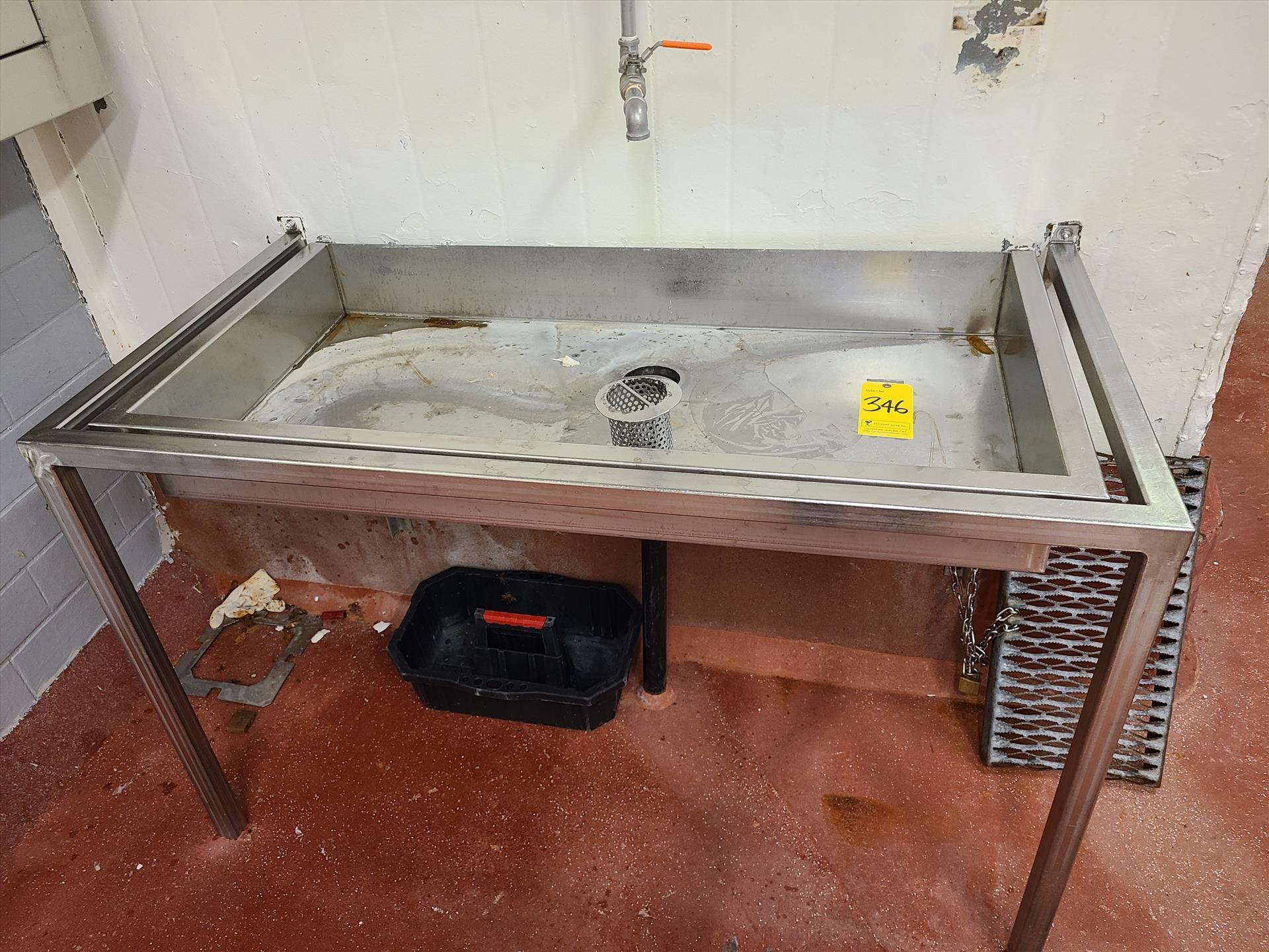 sink, stainless steel, approx. 24 in. x 48 in. [Loc. Anti-Deboning]