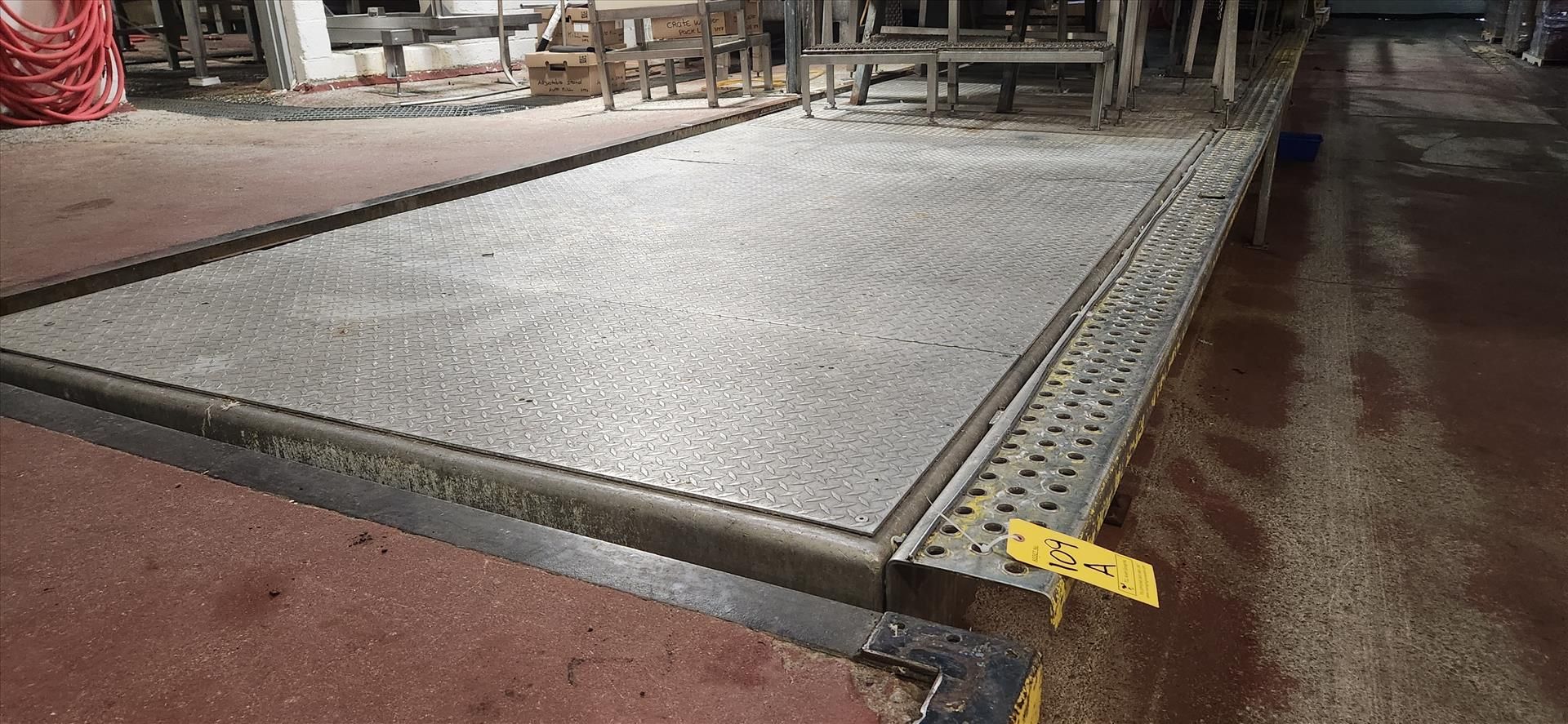 lift platform, approx. 80 in. x 32 ft., stainless steel diamond plate surface [Loc. Live Rec./Kill]