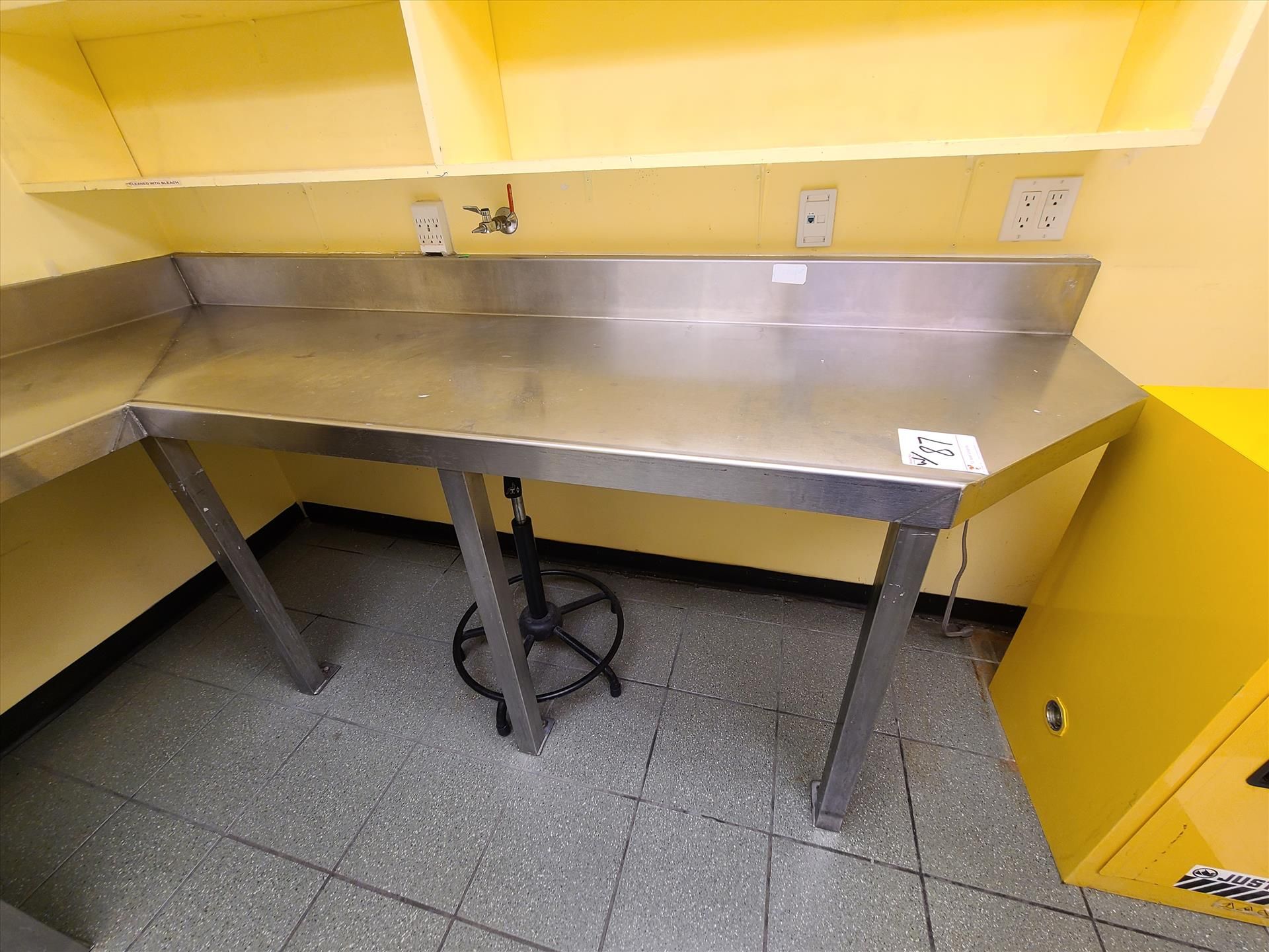 counter, stainless steel, approx. 28 in. x 22 ft. w/ sink [Loc. Lab] - Image 3 of 4