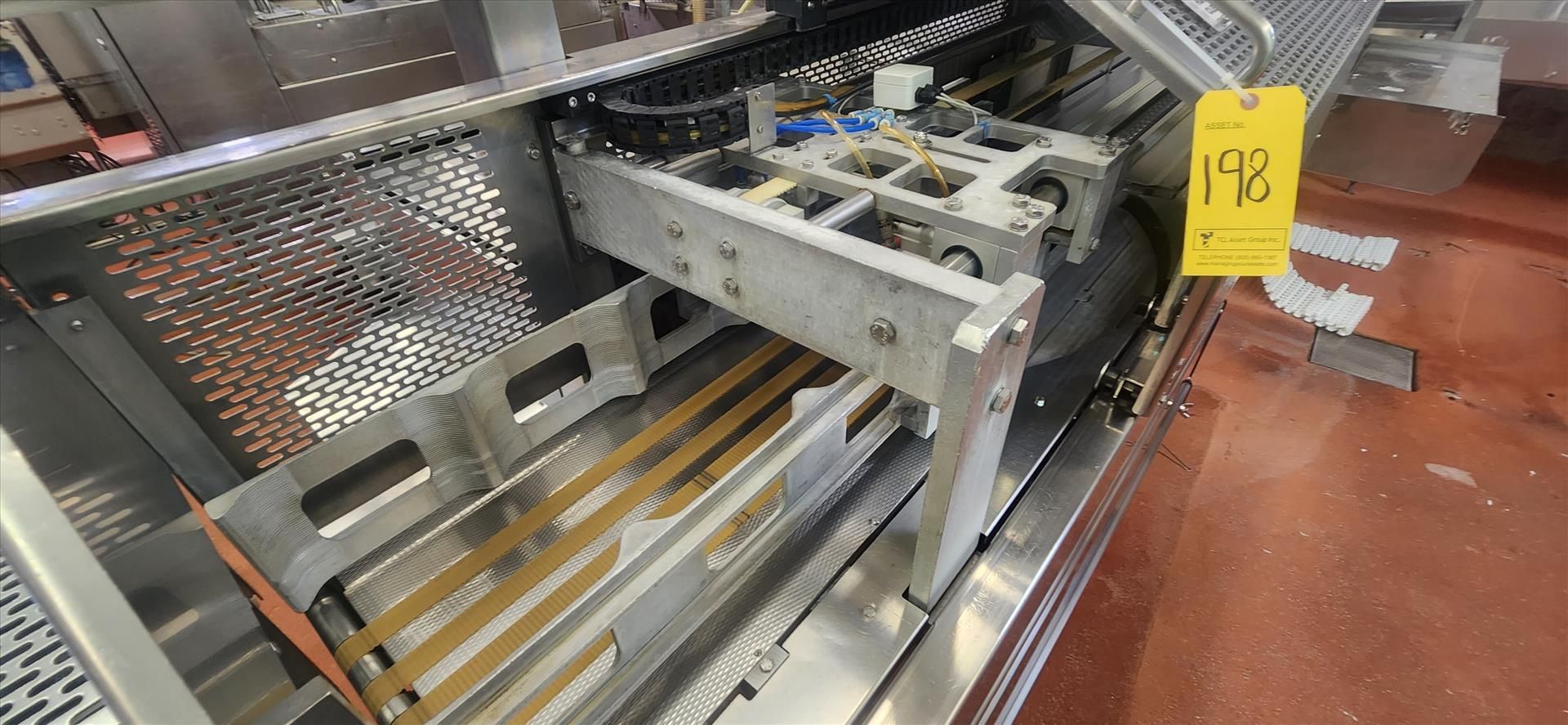 MultiVac tray sealer, mod. T400, stainless steel w/ infeed conveyor [Loc. Cut-Up] - Image 4 of 6