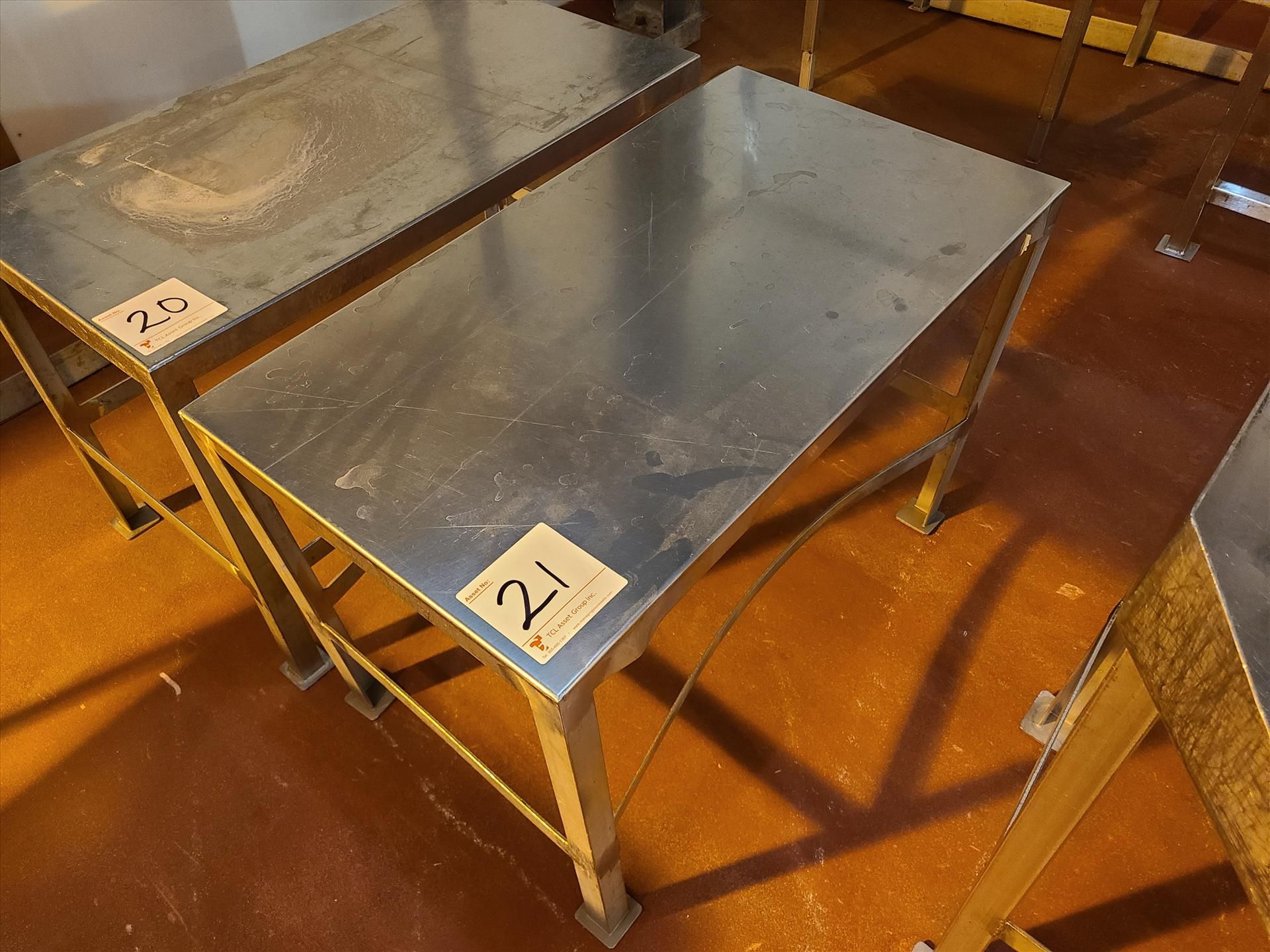 table, stainless steel, approx. 20 in. x 36 in. [Loc. Anti-Cut-Up]