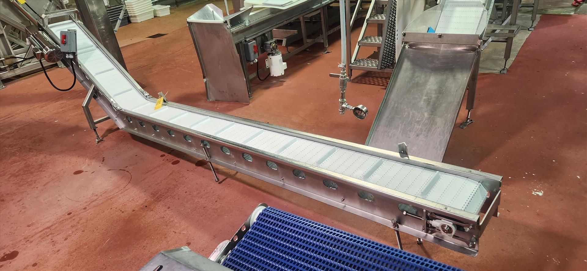 conveyor, fluted belt, inclined, stainless steel frame, wash down motor, approx. 10 in. x 14 ft. x