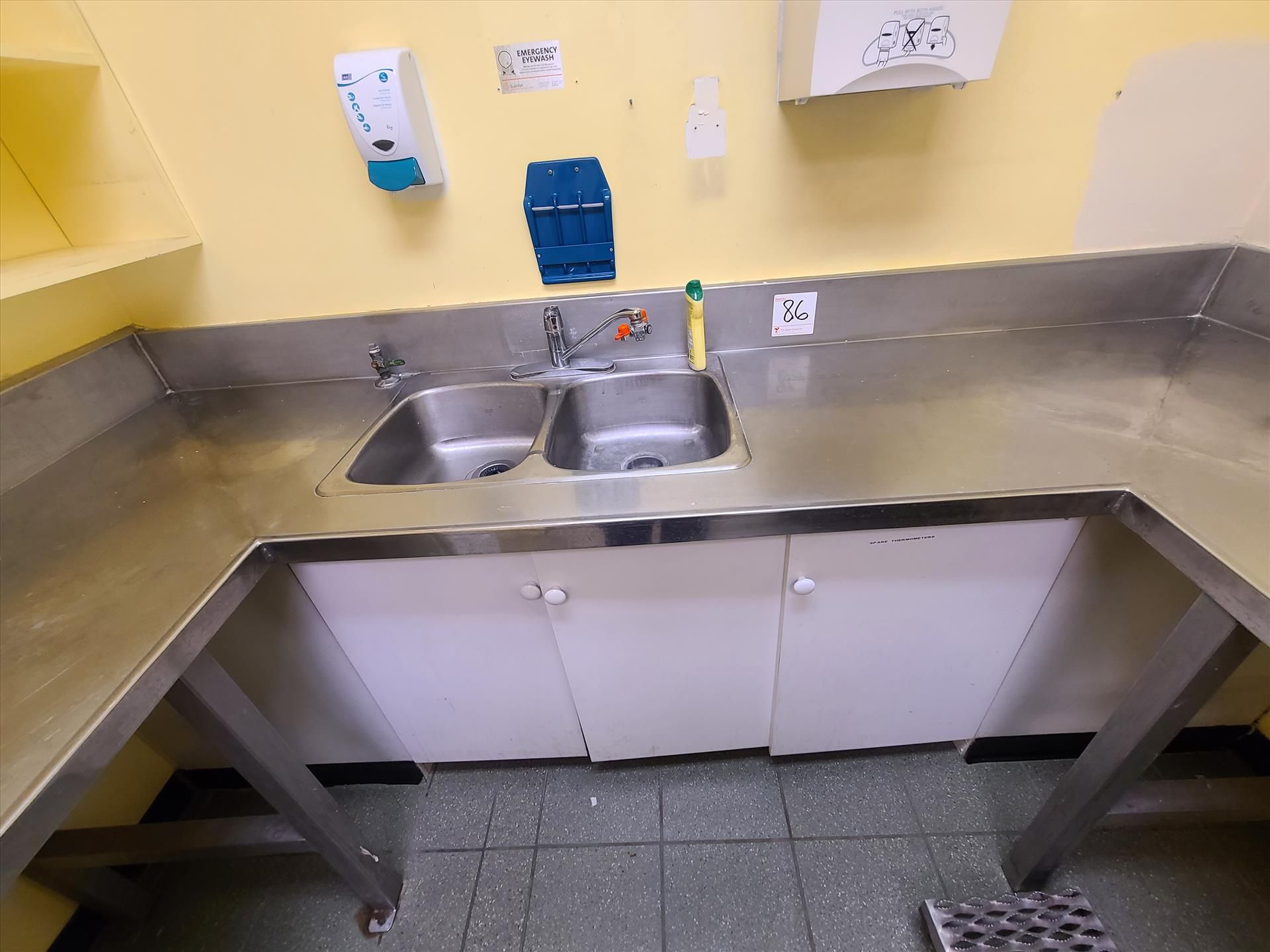counter, stainless steel, approx. 28 in. x 22 ft. w/ sink [Loc. Lab] - Image 2 of 4