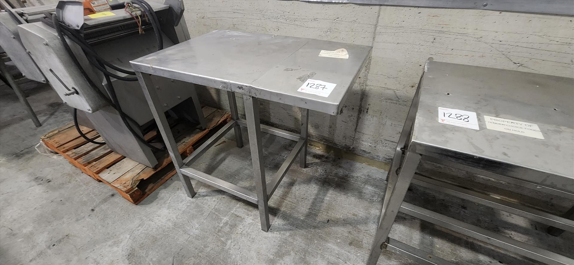 table, stainless steel, approx. 24 in. x 36 in. [TAG 1287 - LOC Brockley Dr.]
