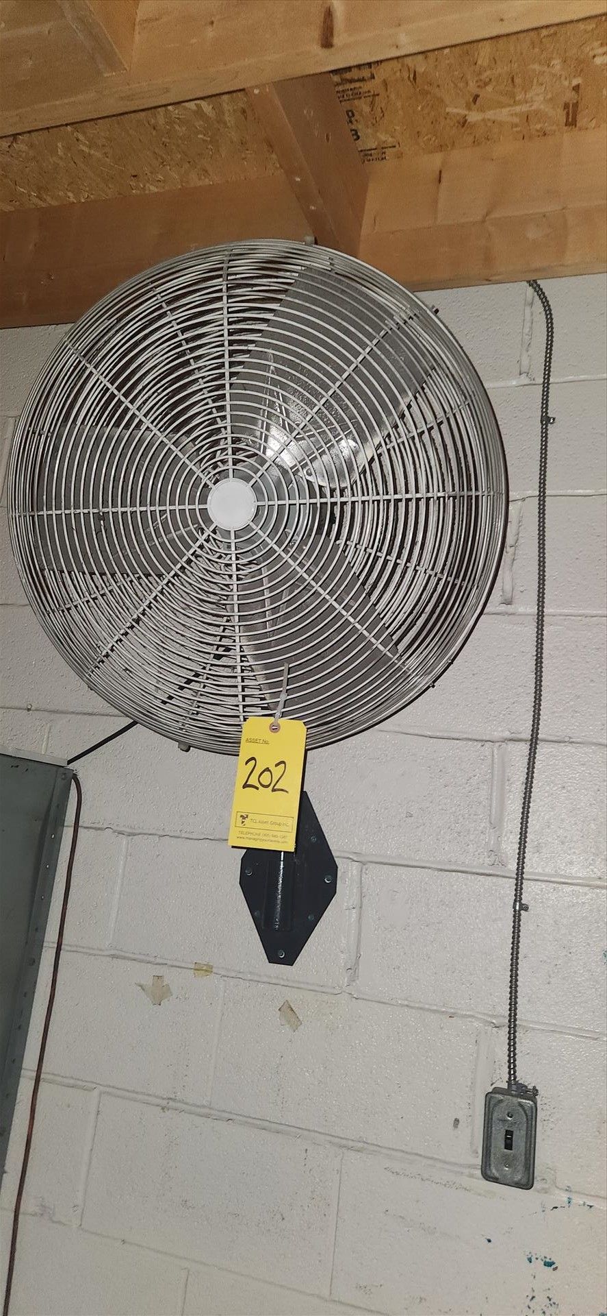 wall-mounted fan, 24 in.
