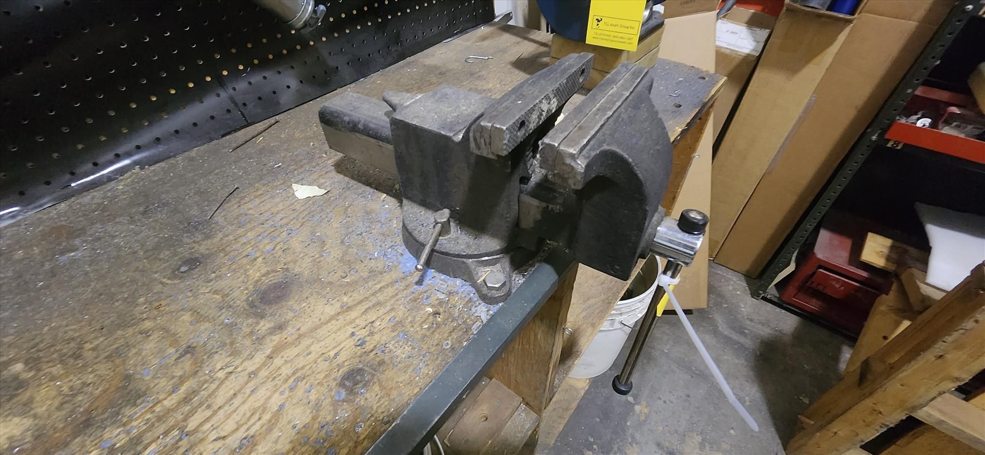 bench vice, 6 in.