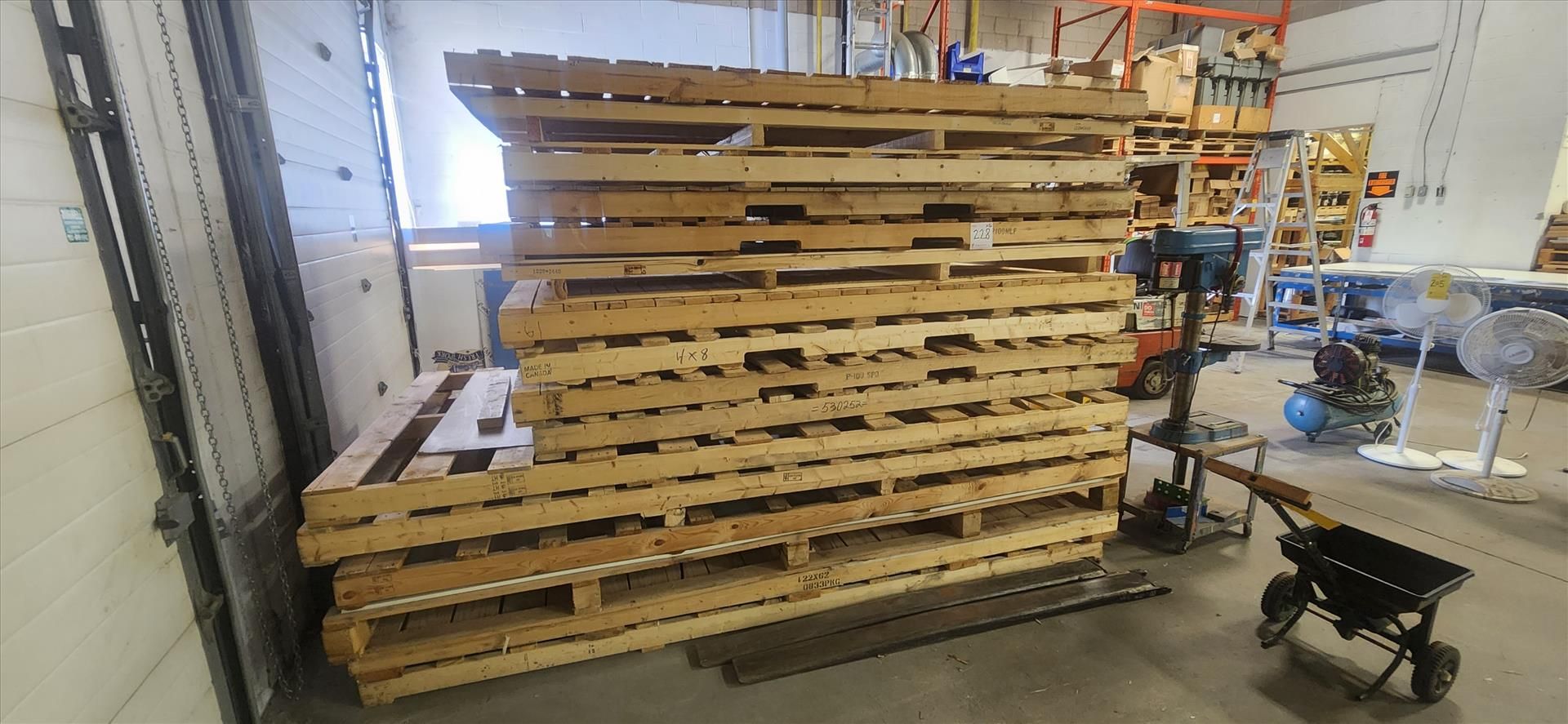 (16) extra long pallets