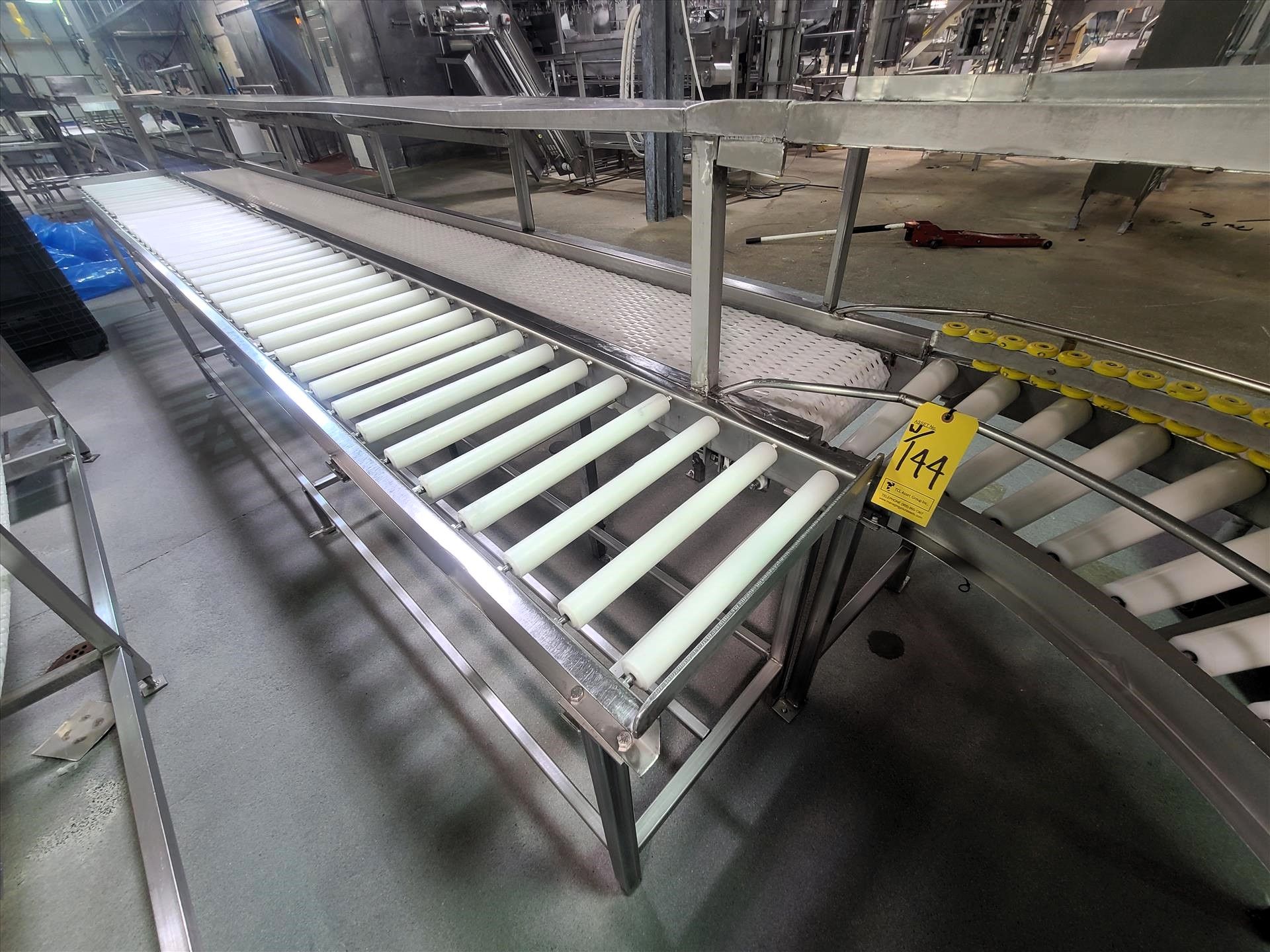 box conveyor, approx. 18 in. x 13 ft./18 in. x 18 ft., 0.75 hp wash-down motor c/w roller - Image 2 of 4