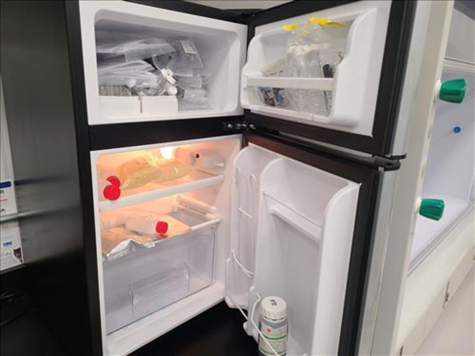 Costway mini fridge/freezer [Loc. Packaging 1, Lab] - Image 2 of 3