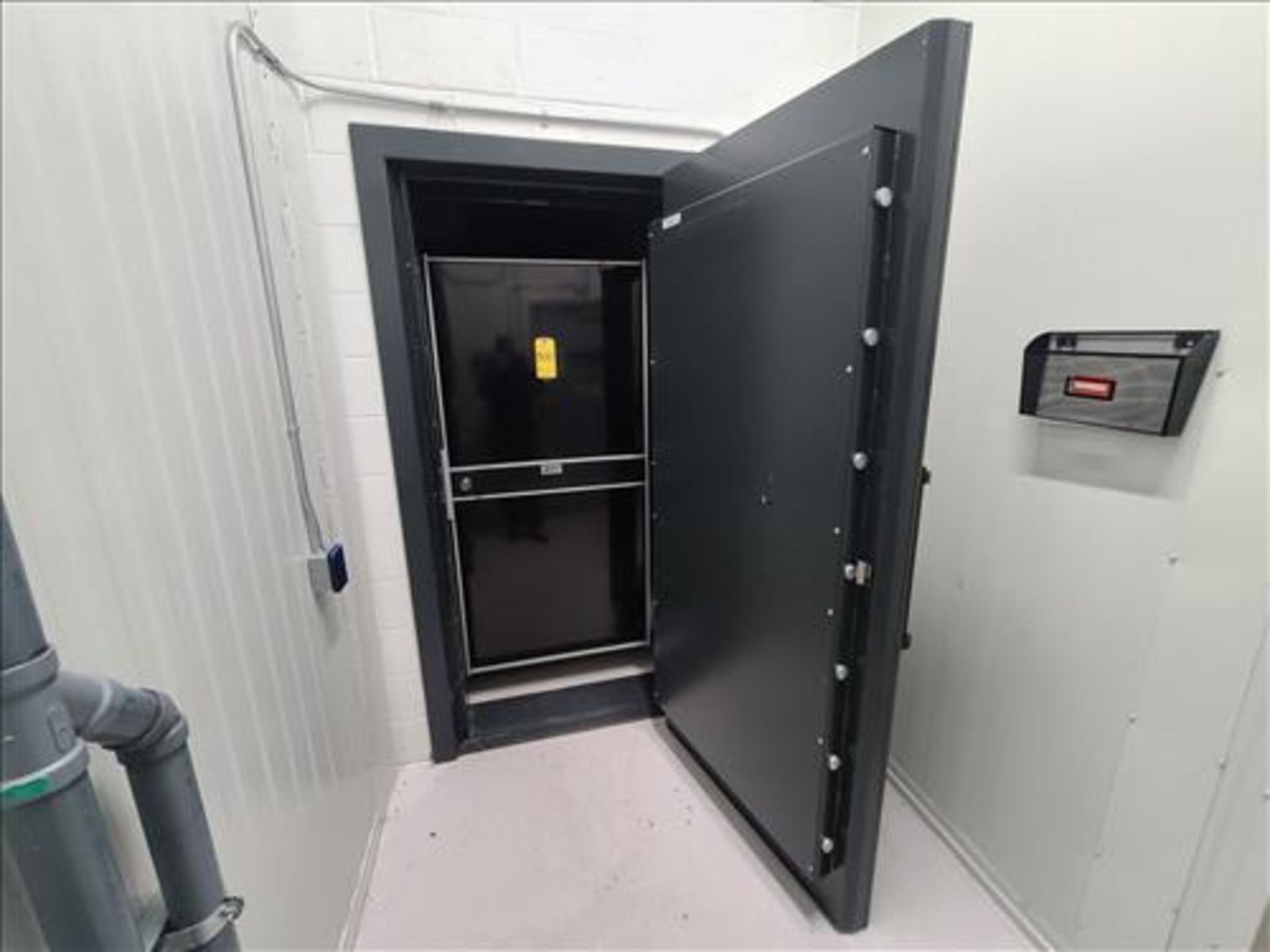 Adanac vault door, mod. WP13822, s/n MM70-20171003-11351 (combination unknown/subject to confirmati