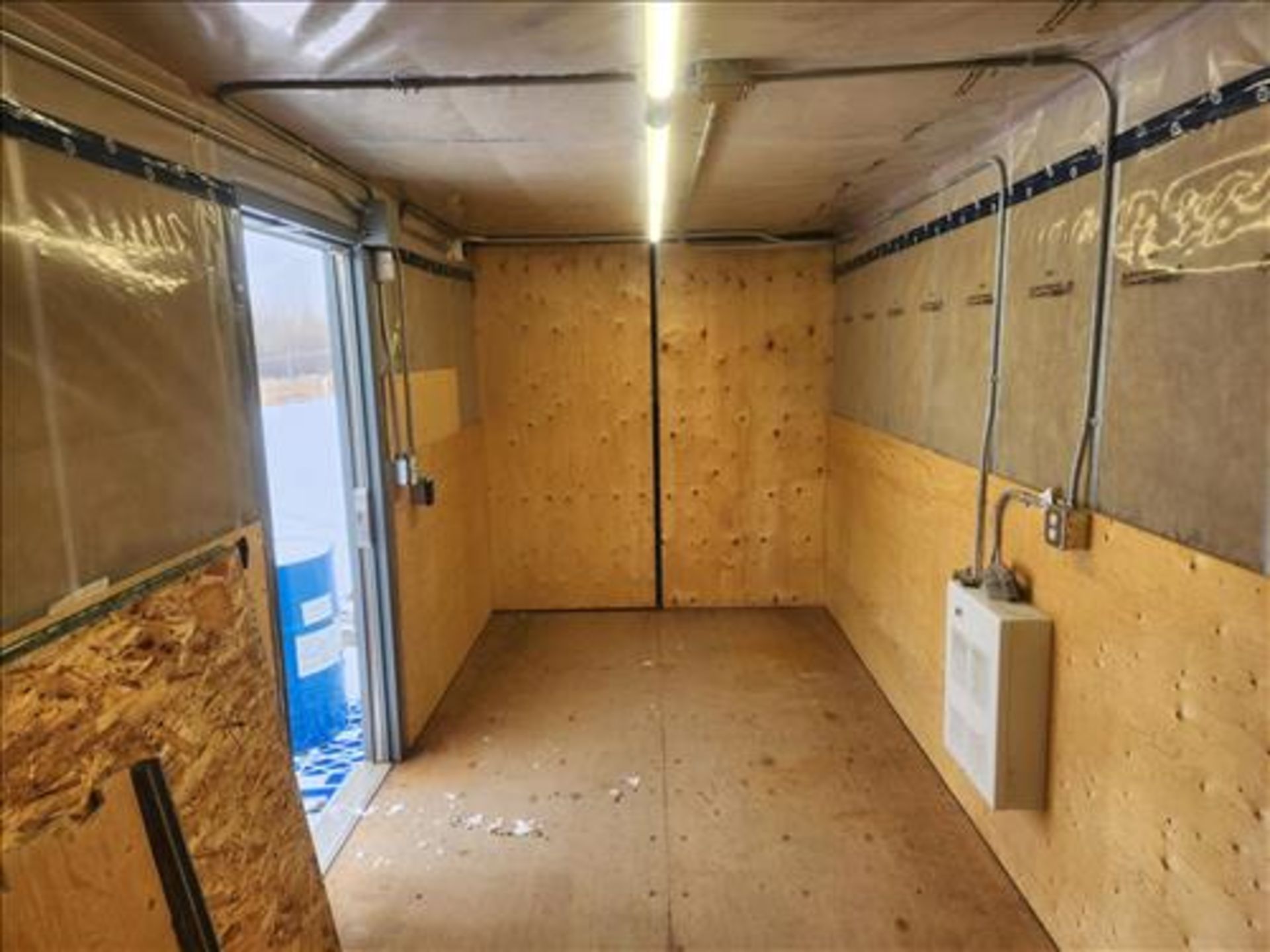 sea container, 20 ft., s/n 210052-0, insulated, heated, lighting, man door (req. electrical - Image 4 of 4