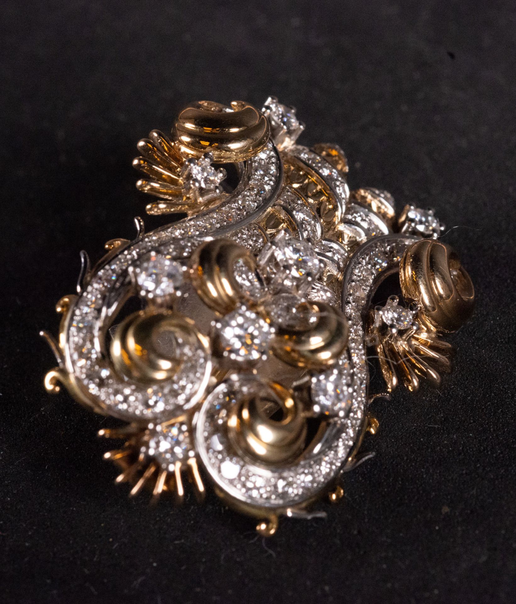 18k yellow gold and 1ct diamond brooch - Image 3 of 6